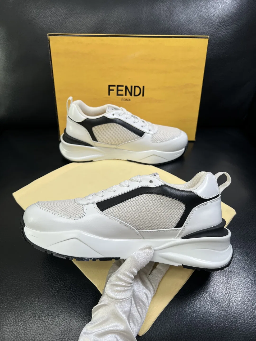 FEN 27FW KJARXSO 024 스니커즈 32