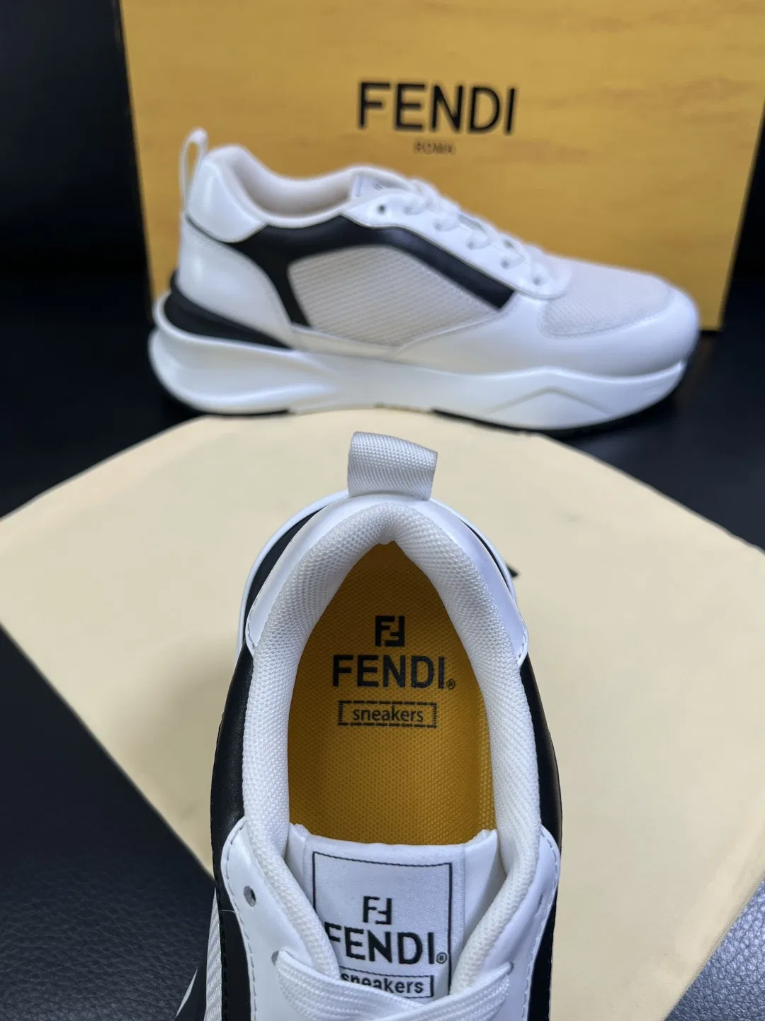 FEN 27FW KJARXSO 024 스니커즈 34
