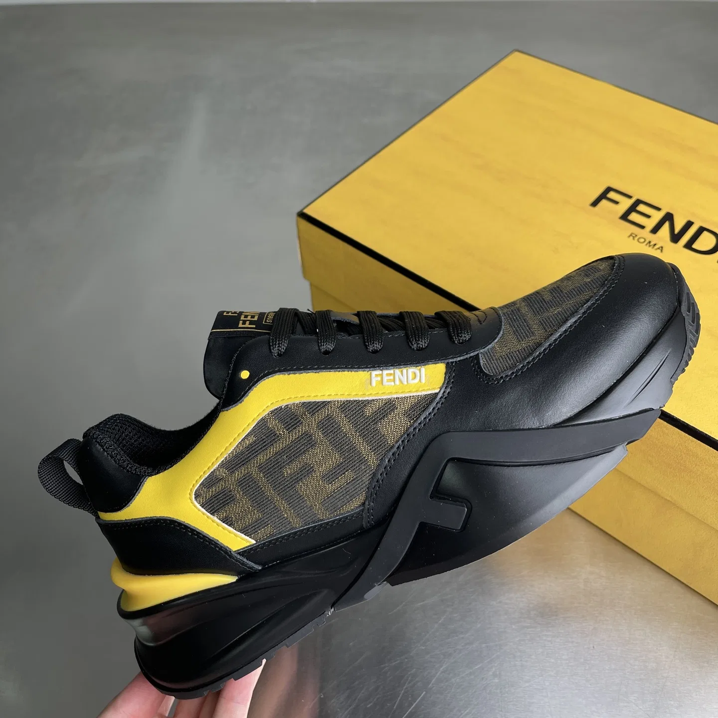 FEN 27FW KUZAANZ 002 스니커즈 11