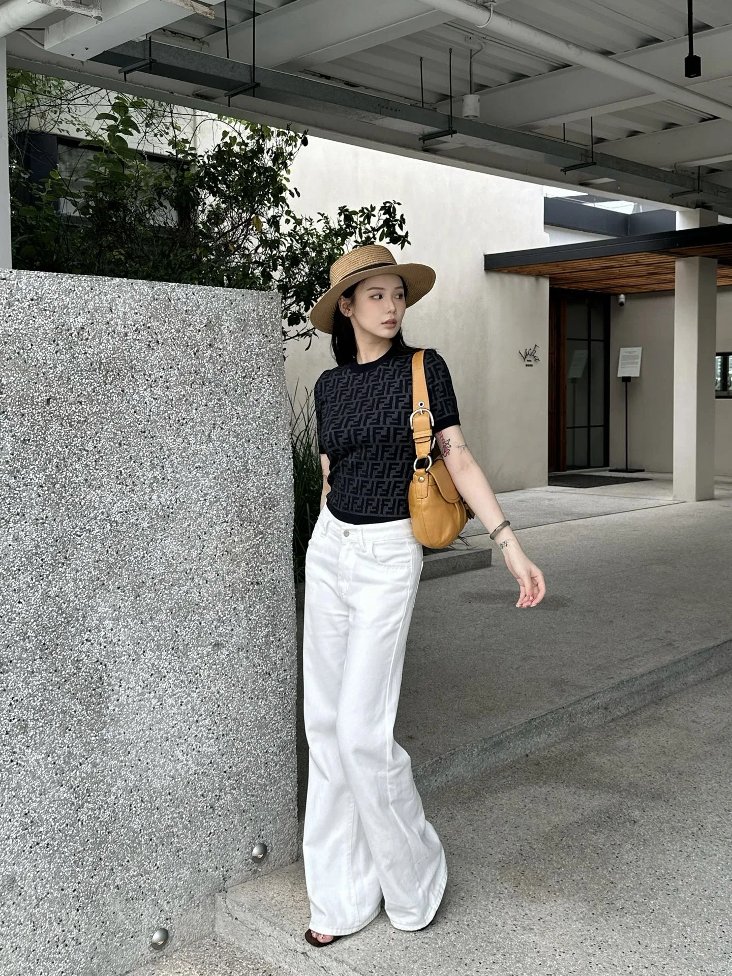 FEN 27FW SRAQKJB 005 반팔니트 7