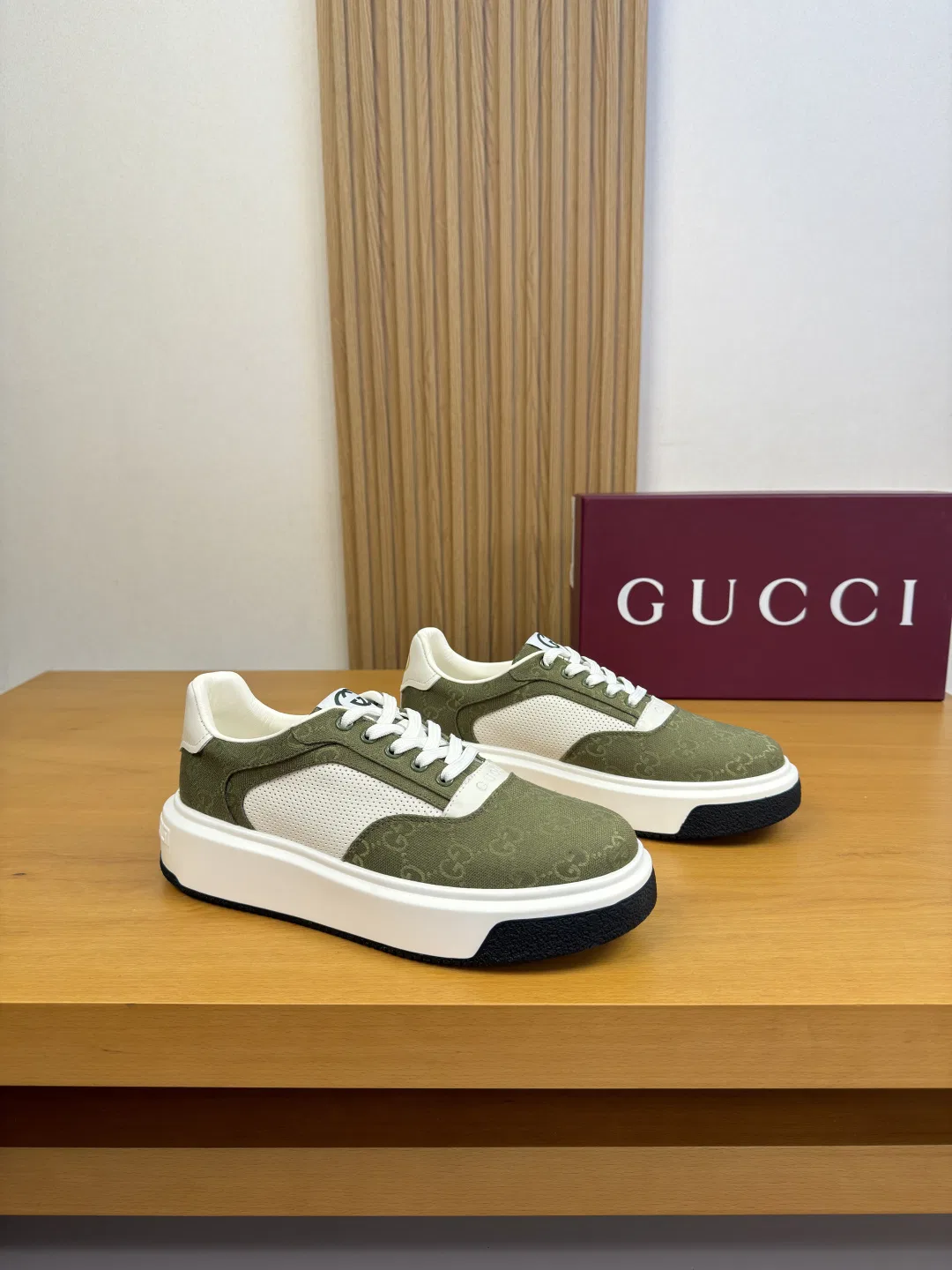 GU 27FW EPMGMVN 013 스니커즈 16