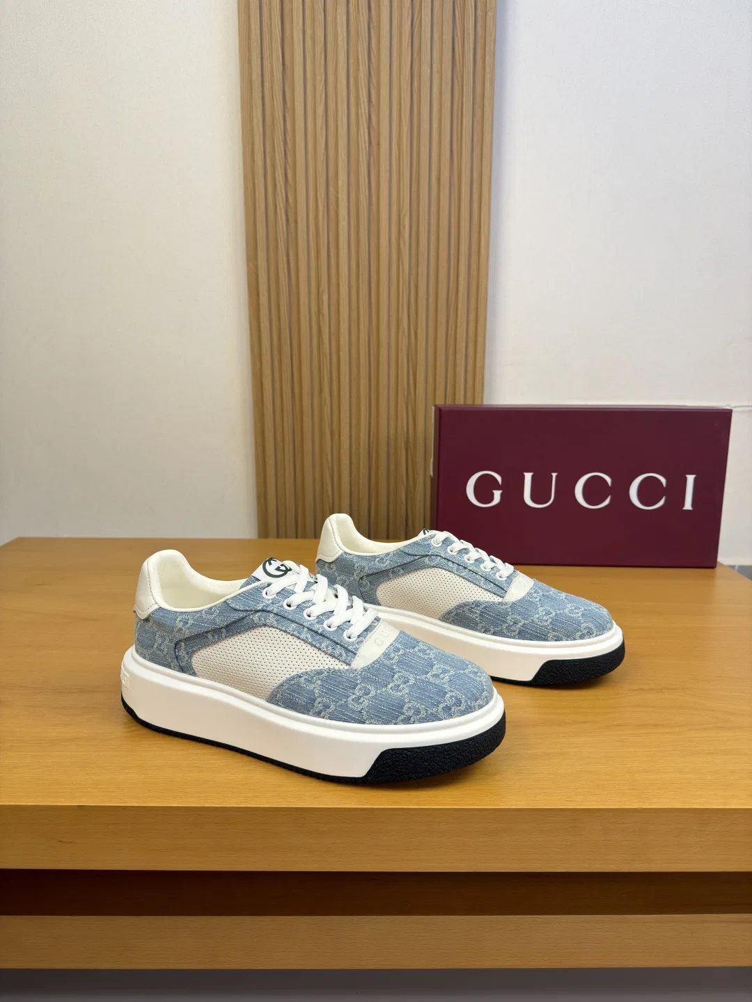 GU 27FW EPMGMVN 013 스니커즈 25