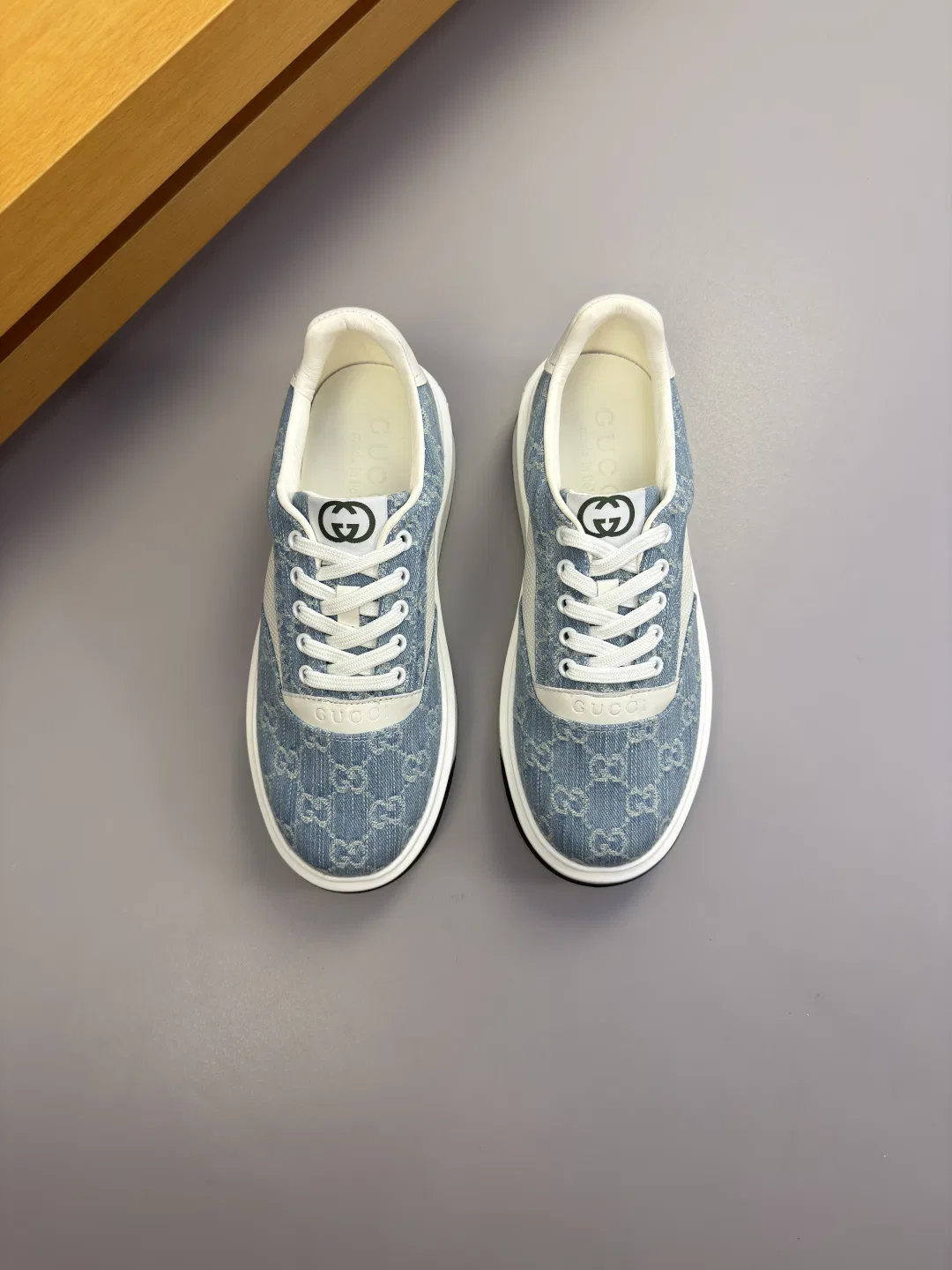 GU 27FW EPMGMVN 013 스니커즈 26
