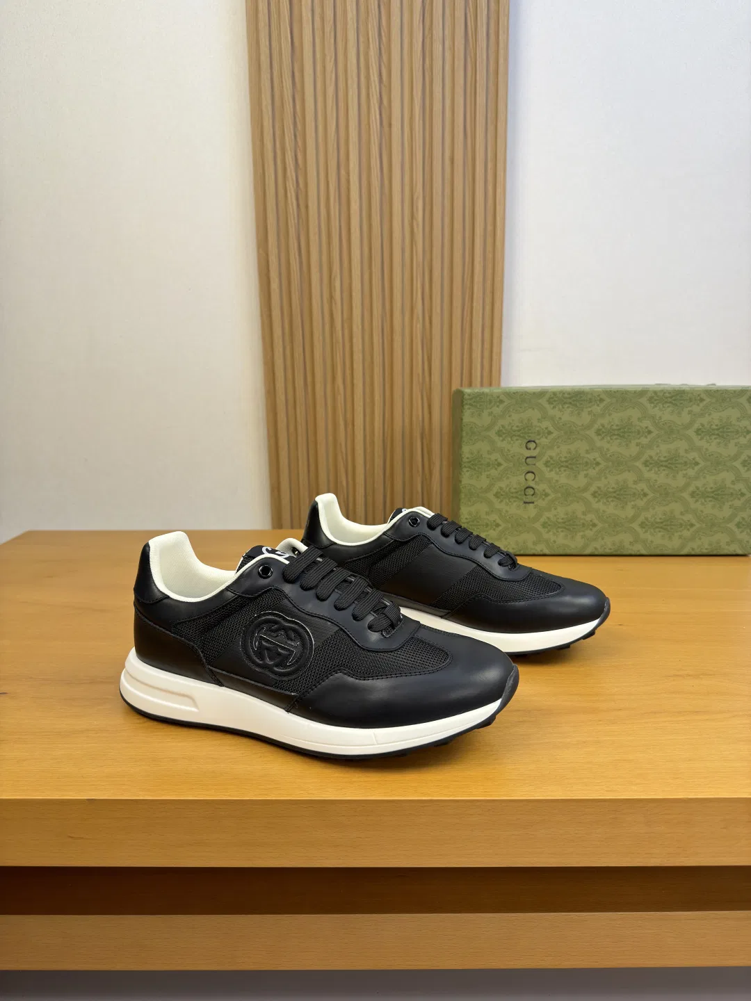 GU 27FW IWRCRKB 029 스니커즈 10
