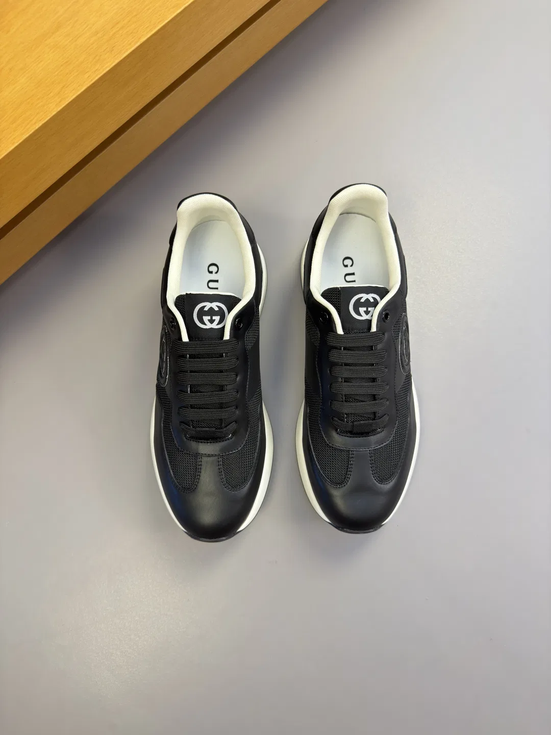 GU 27FW IWRCRKB 029 스니커즈 11
