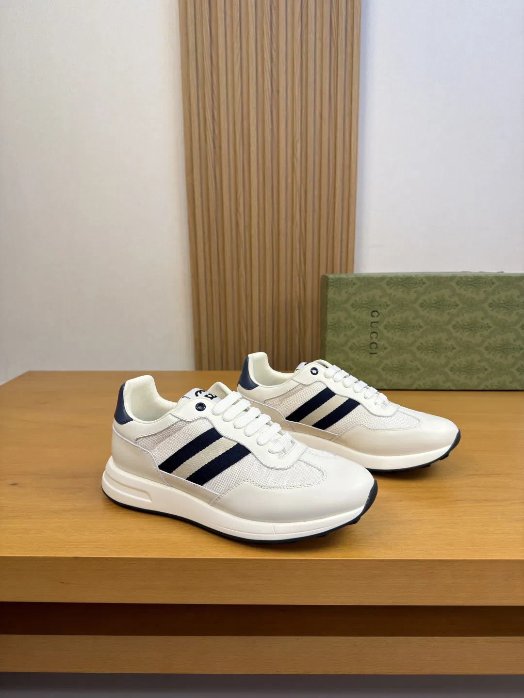 GU 27FW IWRCRKB 029 스니커즈 19
