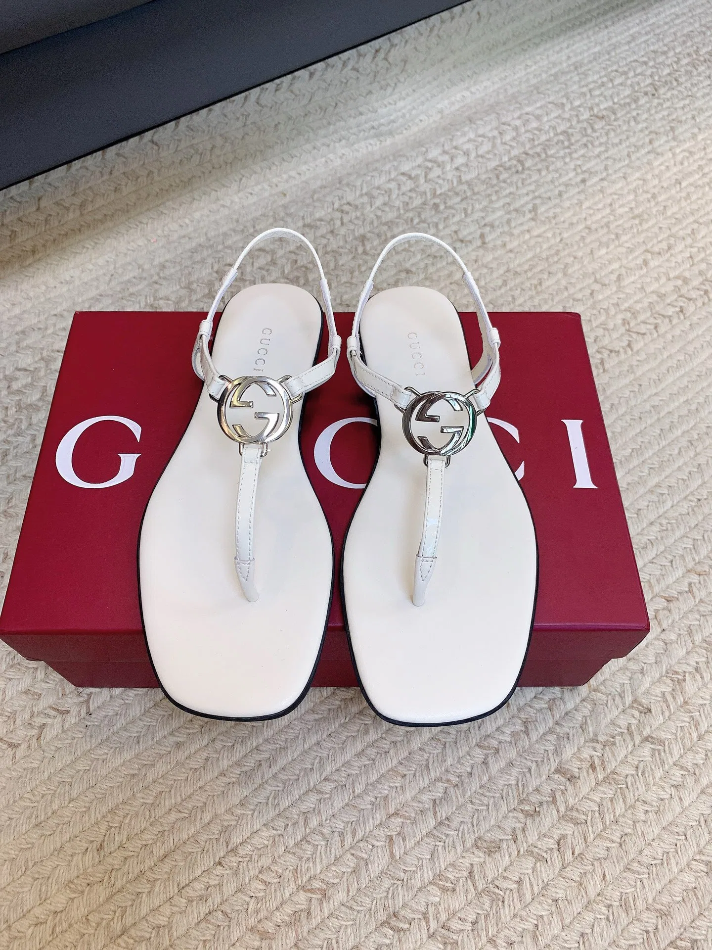 GU 27FW VGTHAQQ 033 쪼리 7