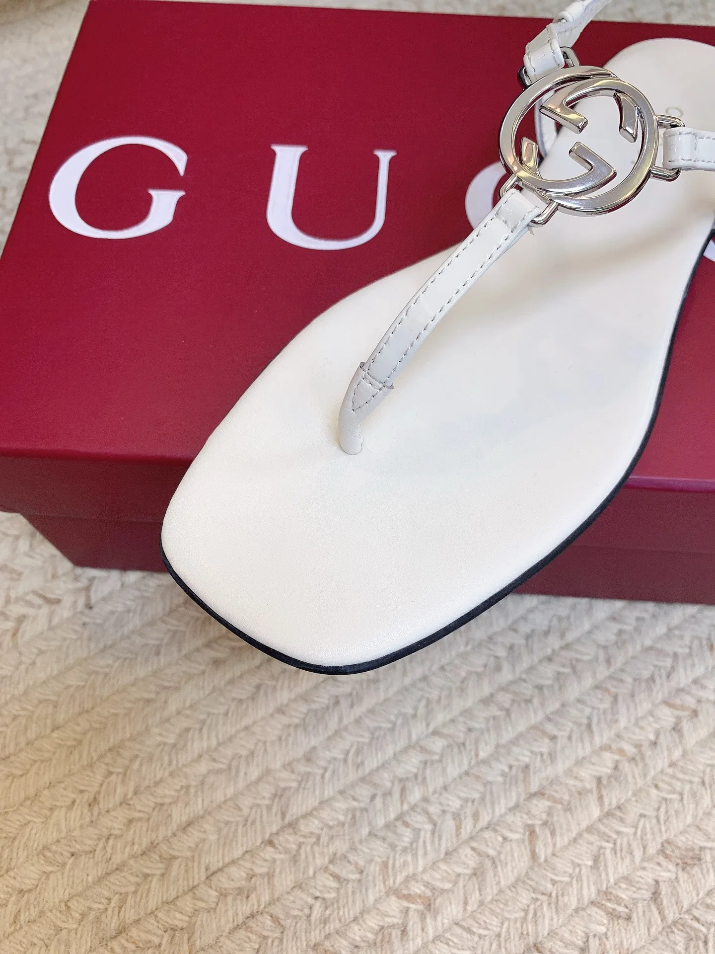 GU 27FW VGTHAQQ 033 쪼리 11