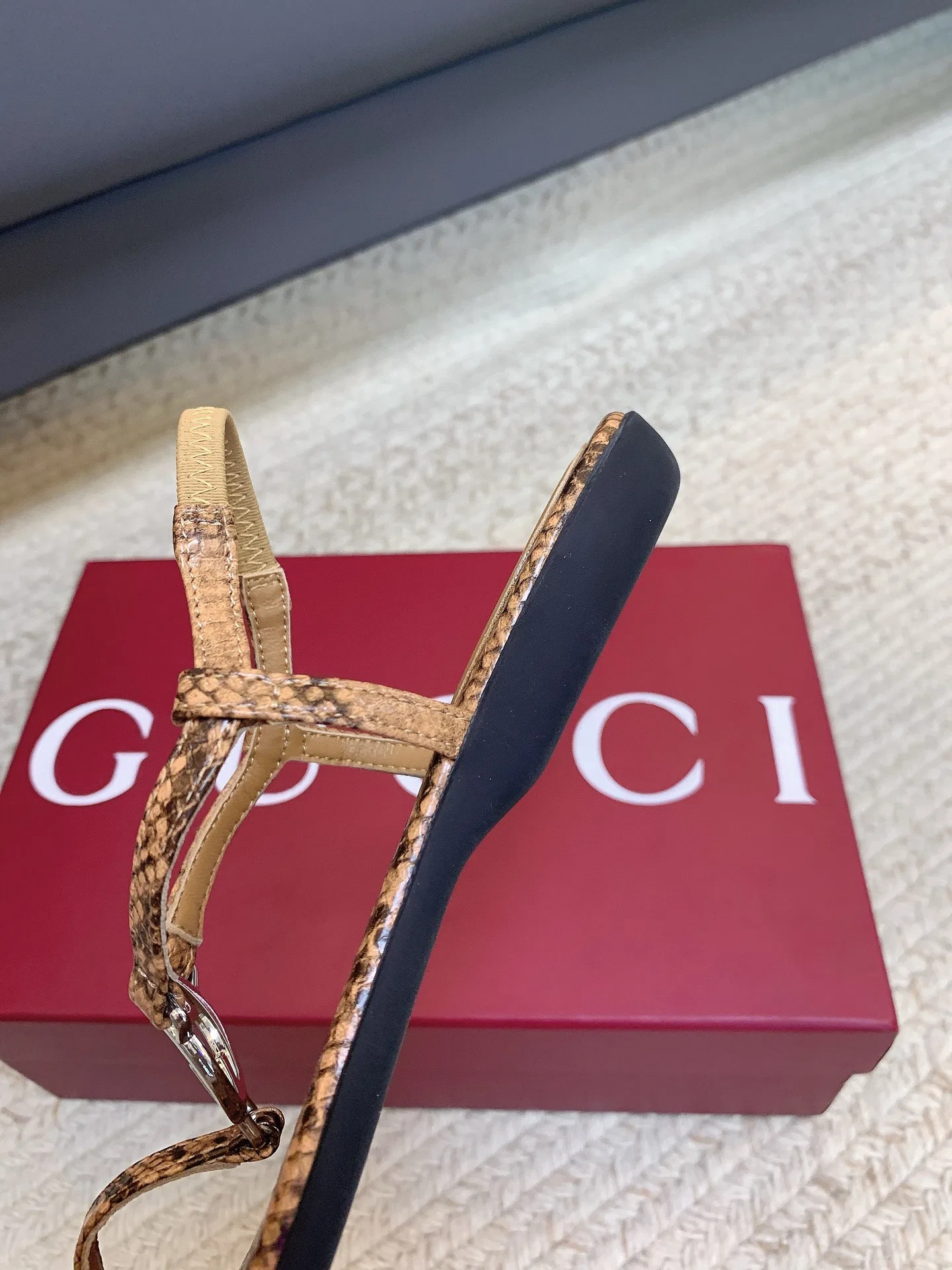 GU 27FW VGTHAQQ 034 쪼리 7