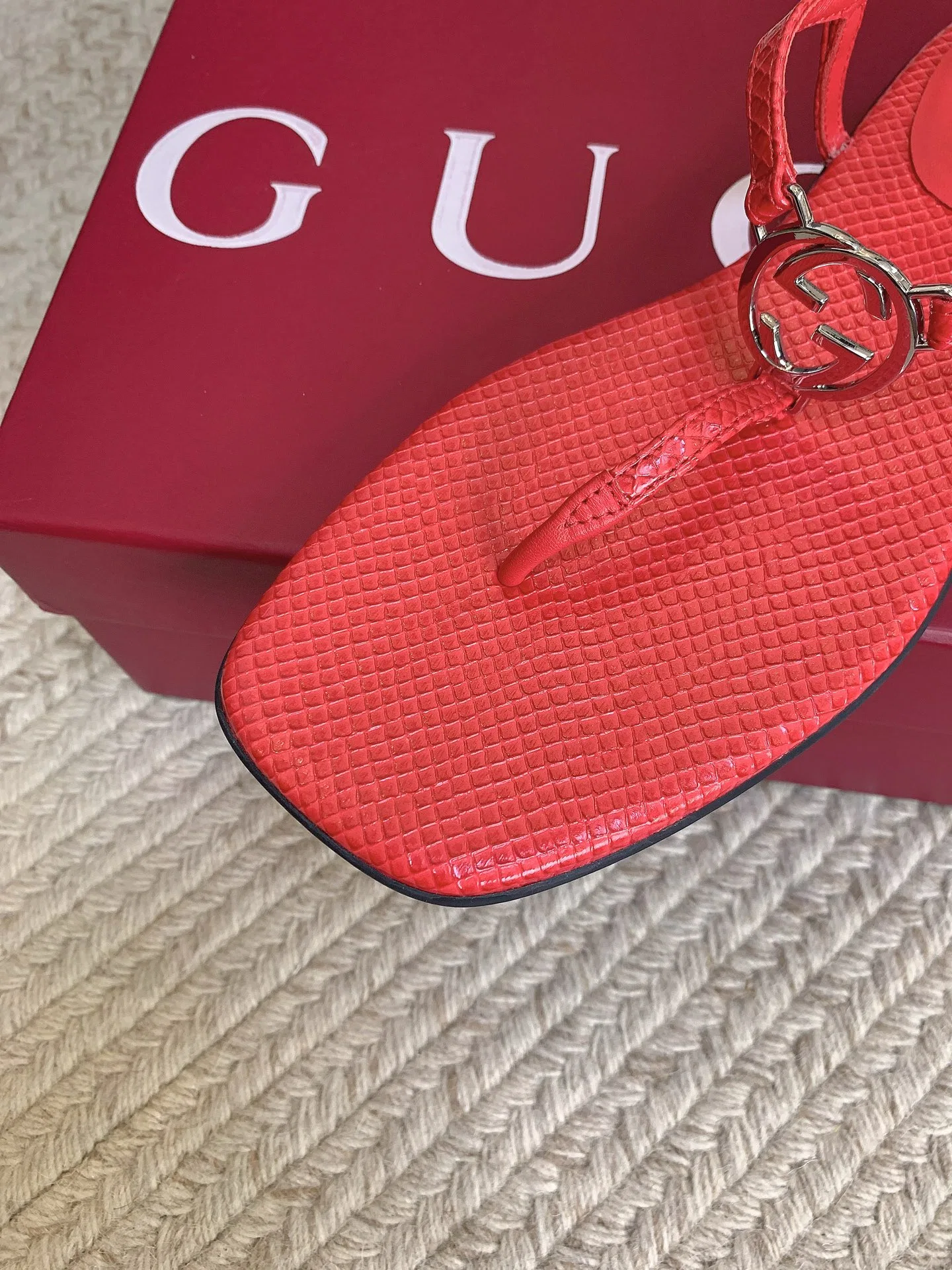 GU 27FW VGTHAQQ 035 쪼리 19