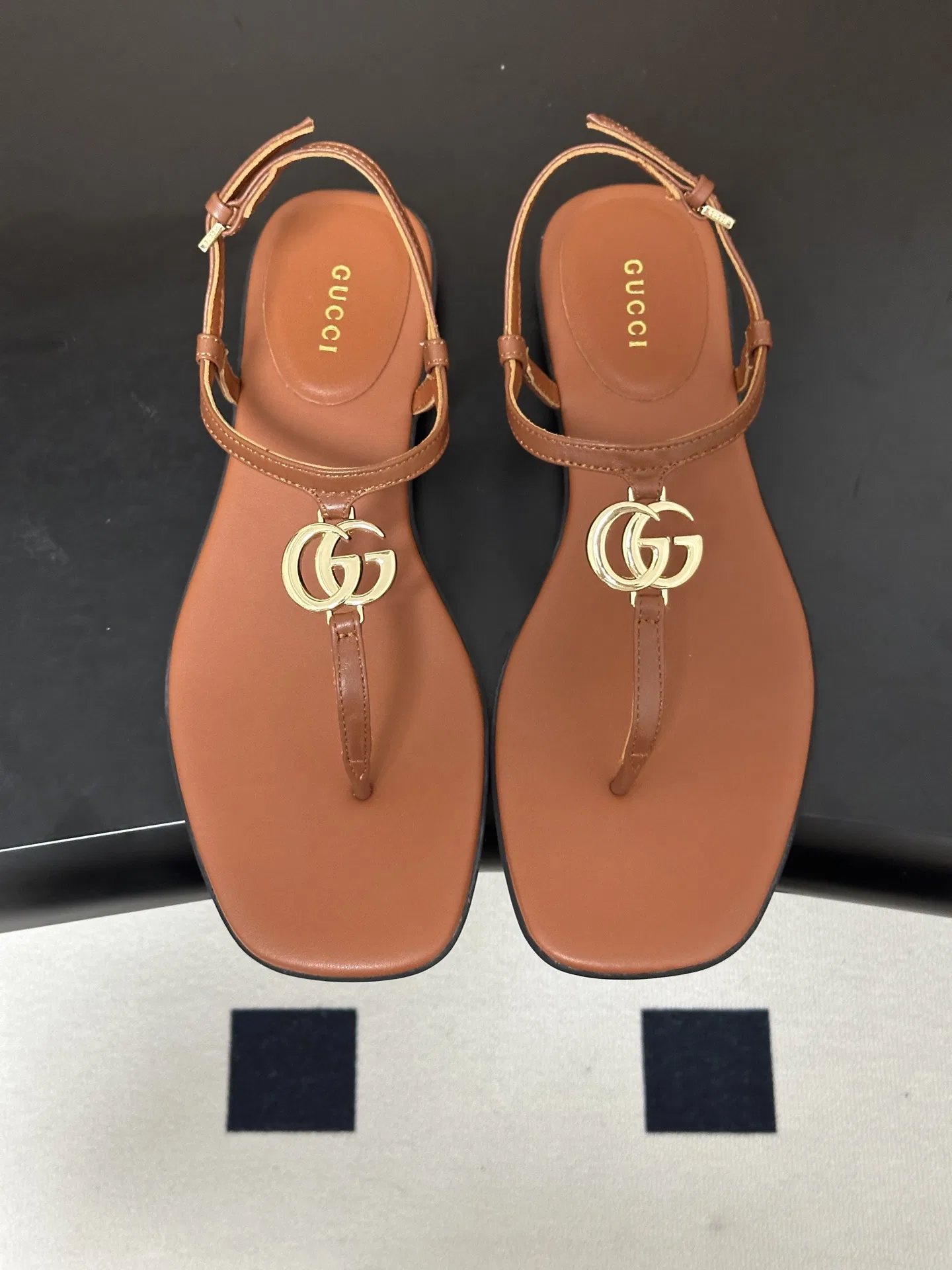 GU 27FW VGTHAQQ 036 쪼리 9
