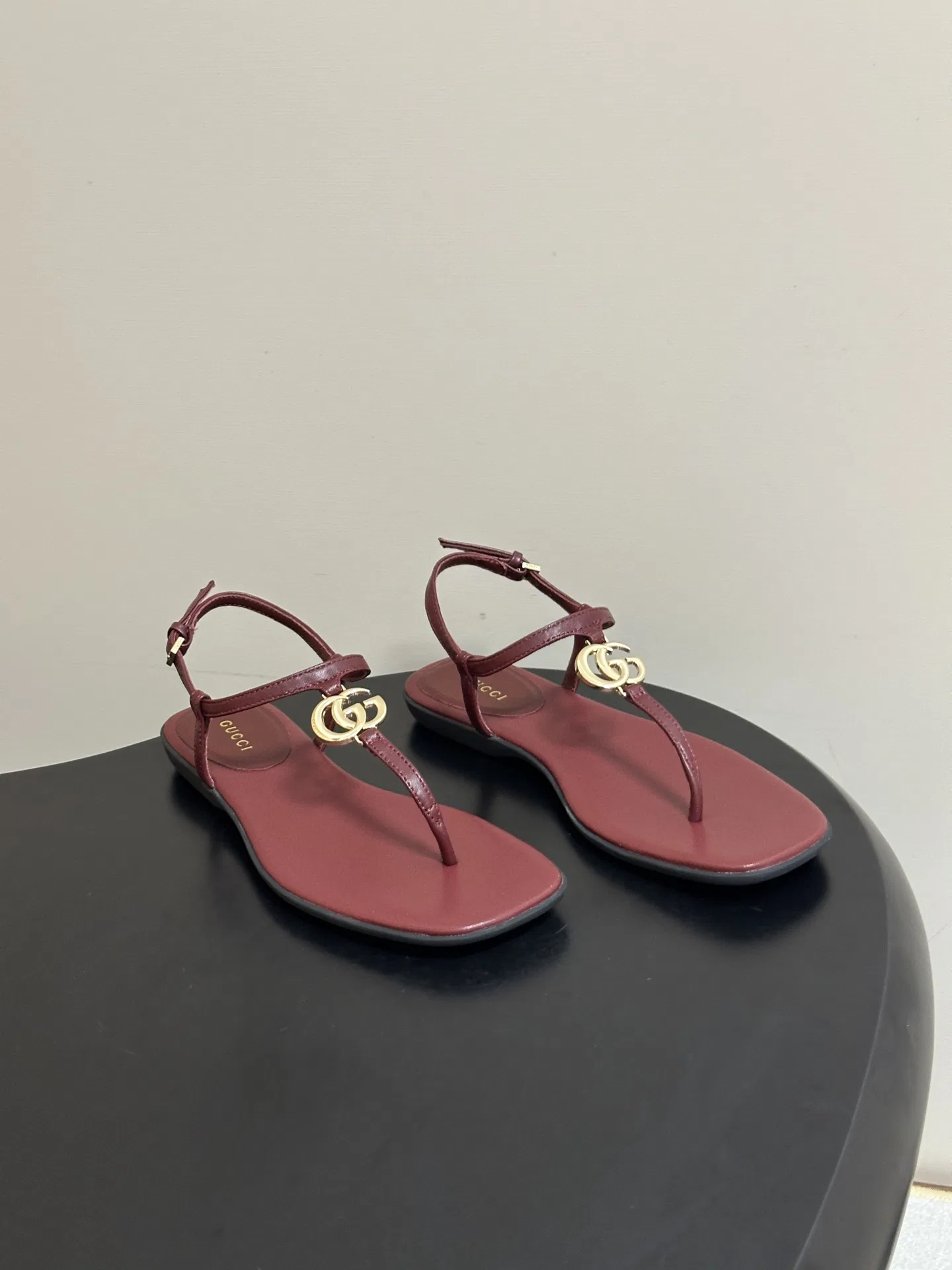 GU 27FW VGTHAQQ 036 쪼리 17