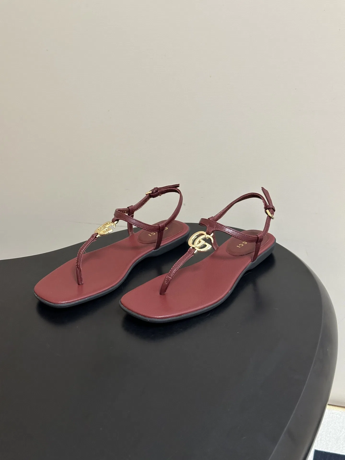 GU 27FW VGTHAQQ 036 쪼리 19
