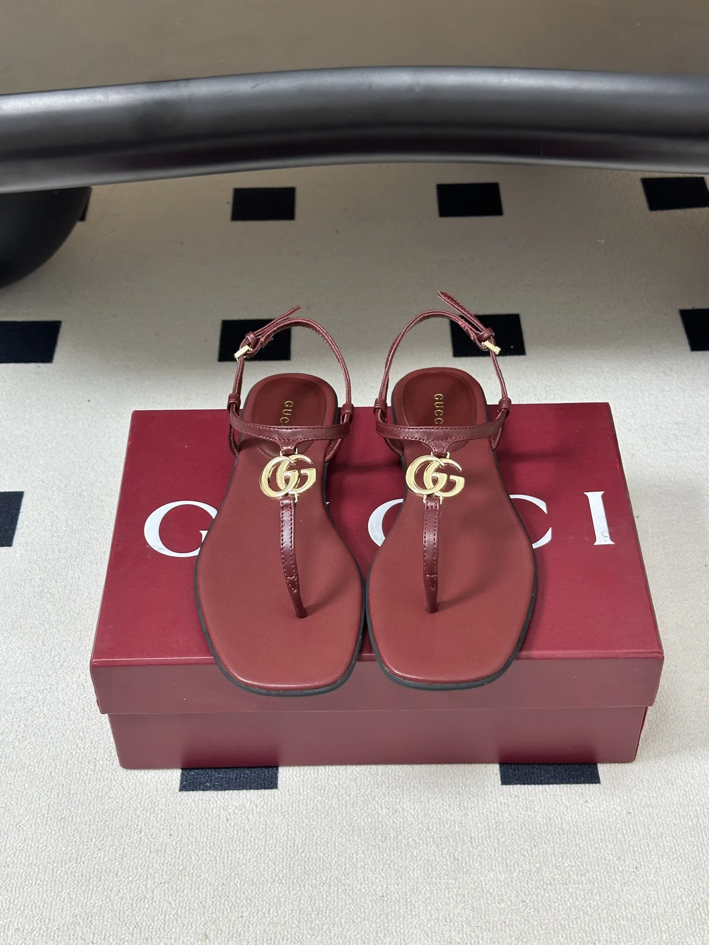 GU 27FW VGTHAQQ 036 쪼리 22
