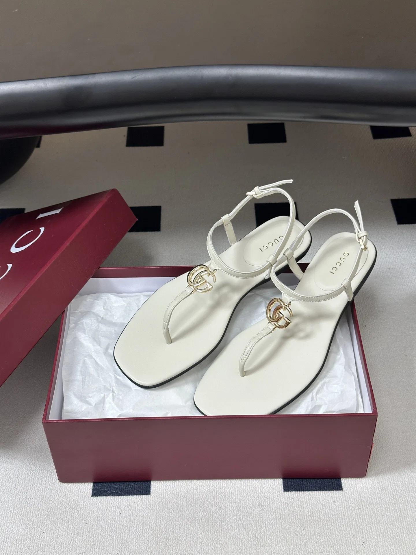 GU 27FW VGTHAQQ 036 쪼리 29