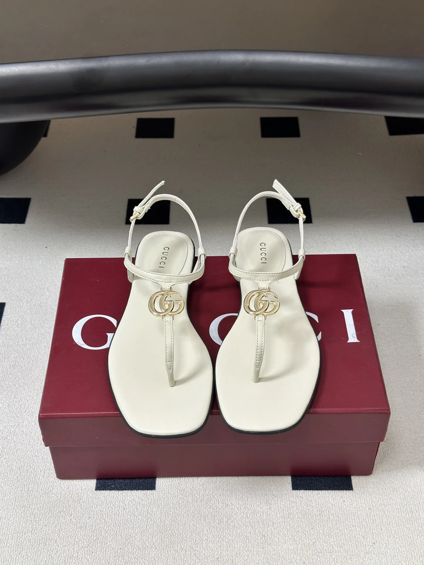 GU 27FW VGTHAQQ 036 쪼리 31