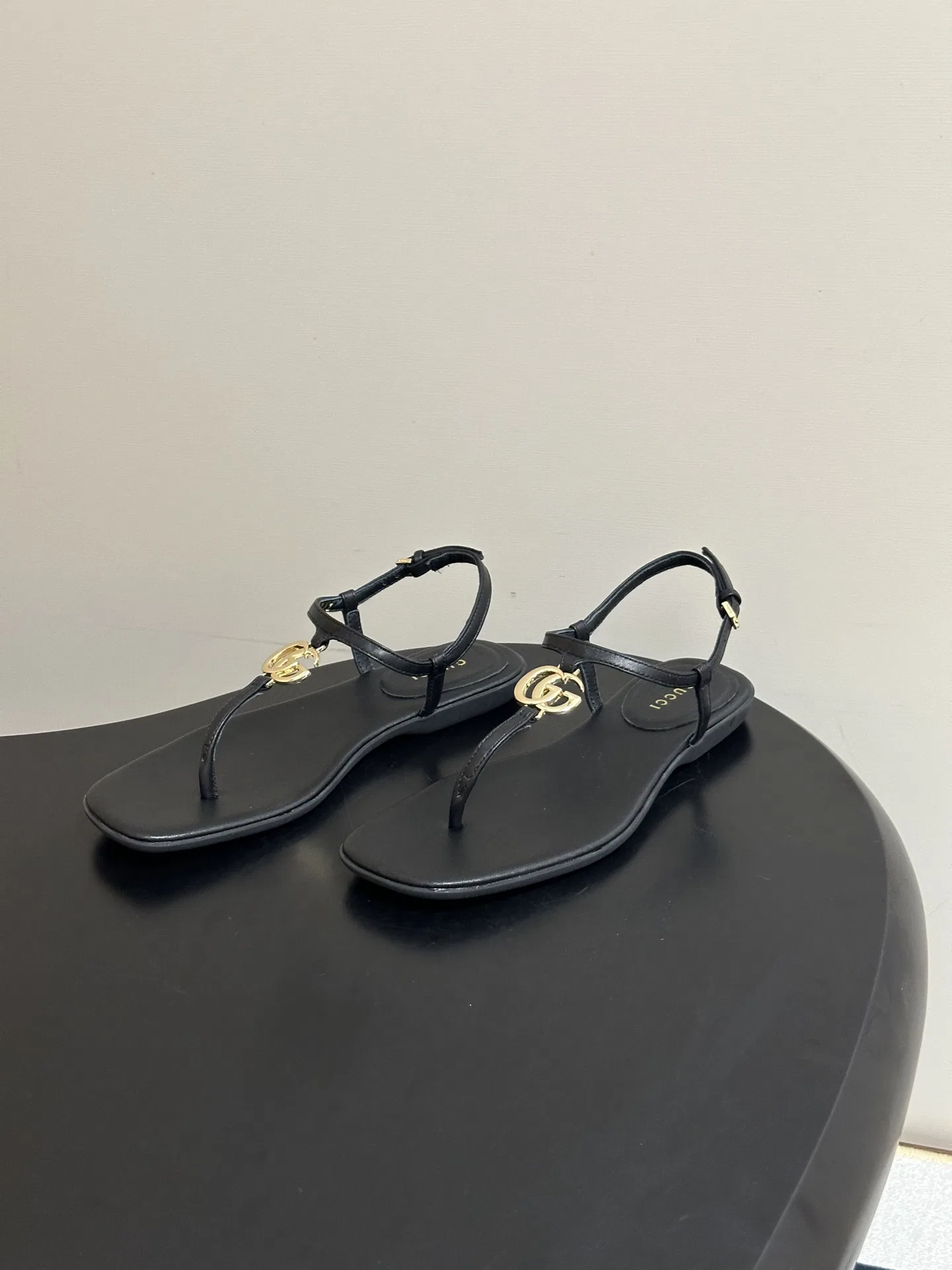 GU 27FW VGTHAQQ 036 쪼리 37