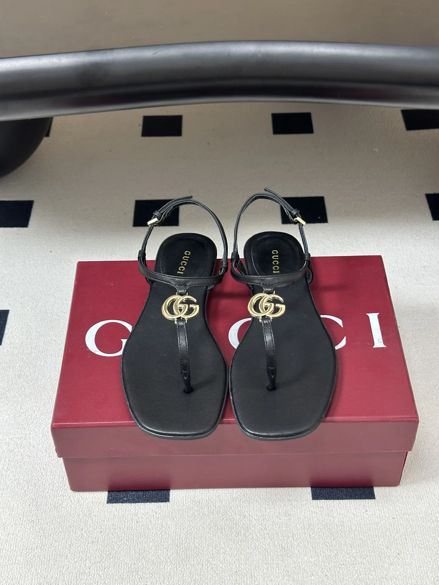 GU 27FW VGTHAQQ 036 쪼리 40