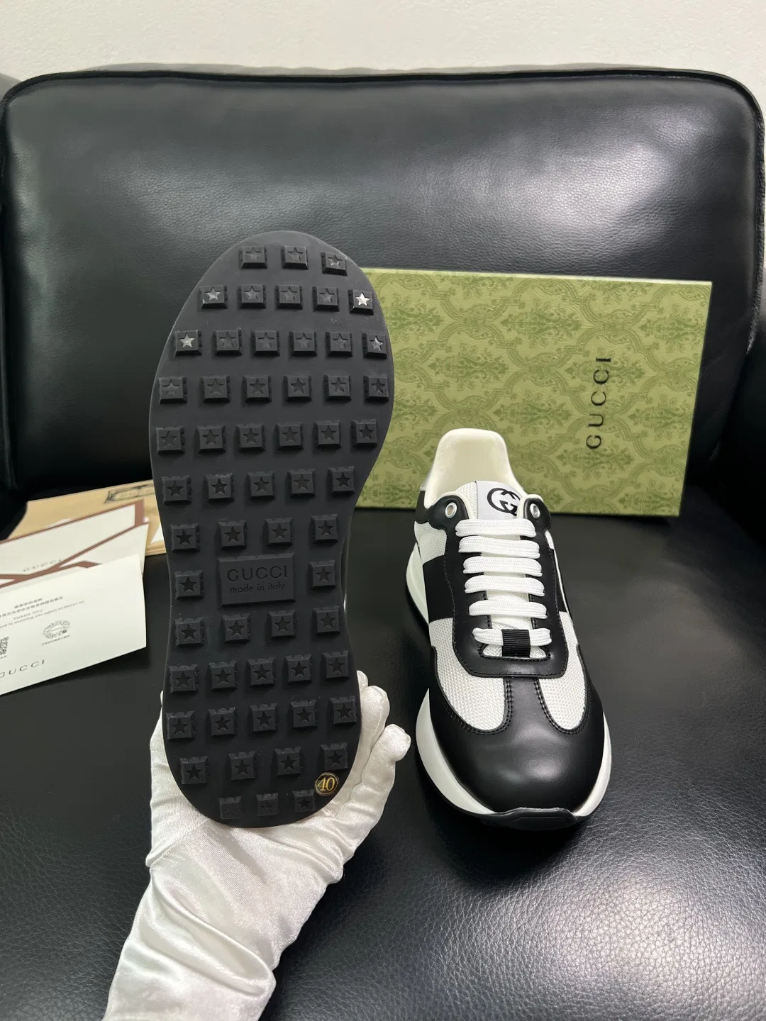 GU 27FW YVDTFAJ 001 스니커즈 9