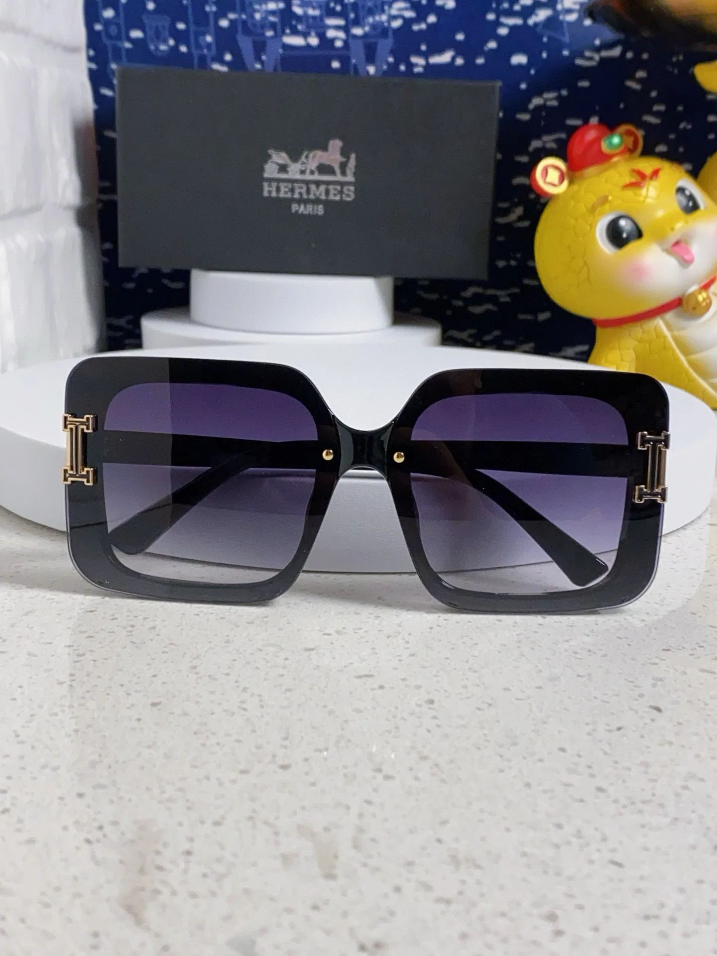 HER 27FW AENZSWQ 031 선글라스 16