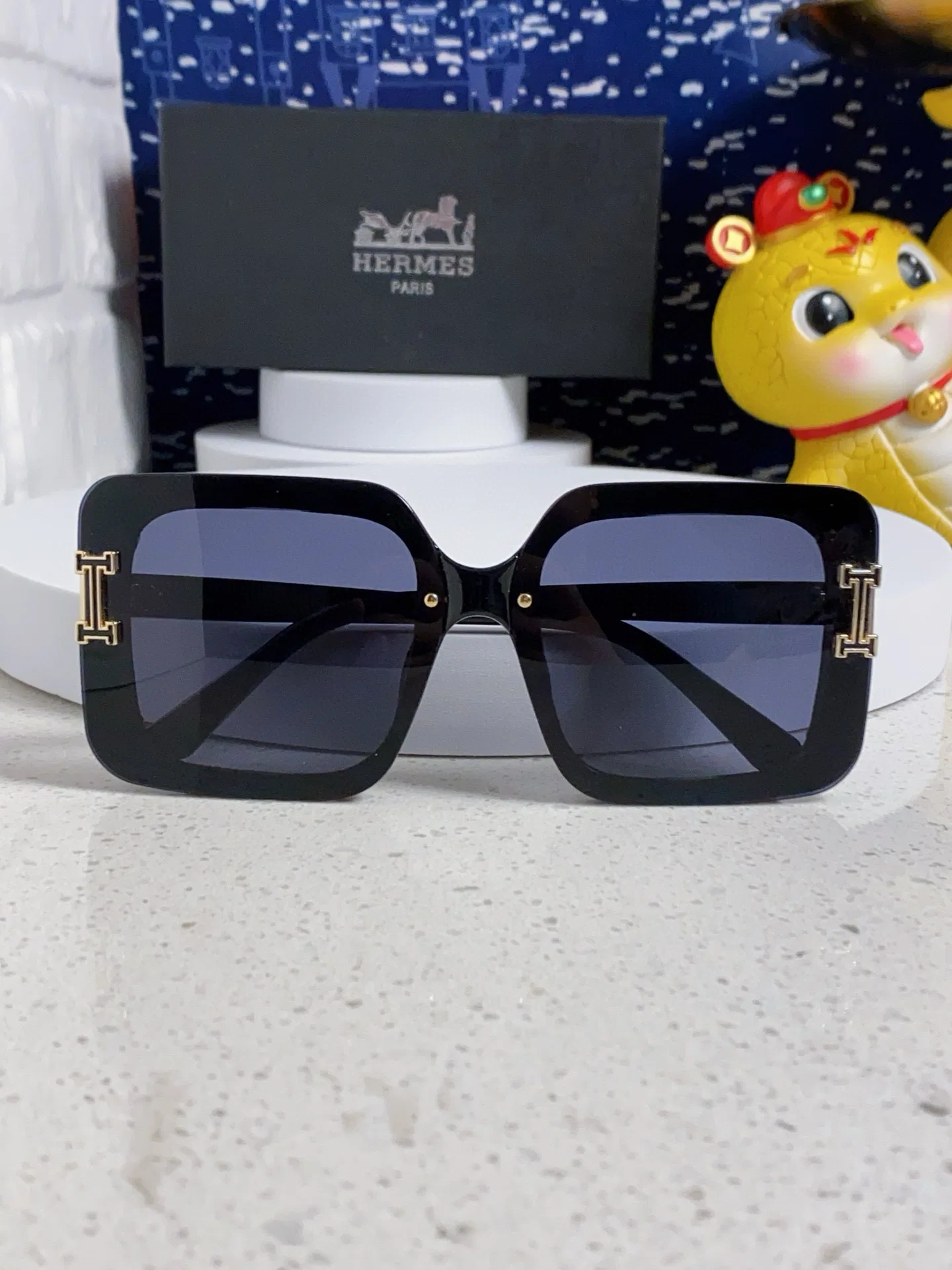 HER 27FW AENZSWQ 031 선글라스 26