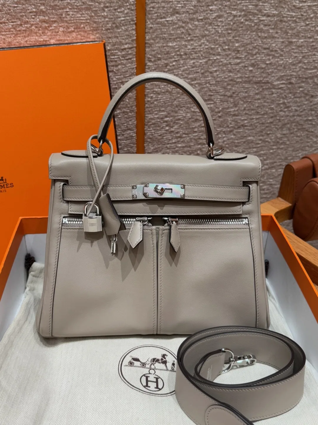 HER 27FW DCFARNA 010 토트백 11