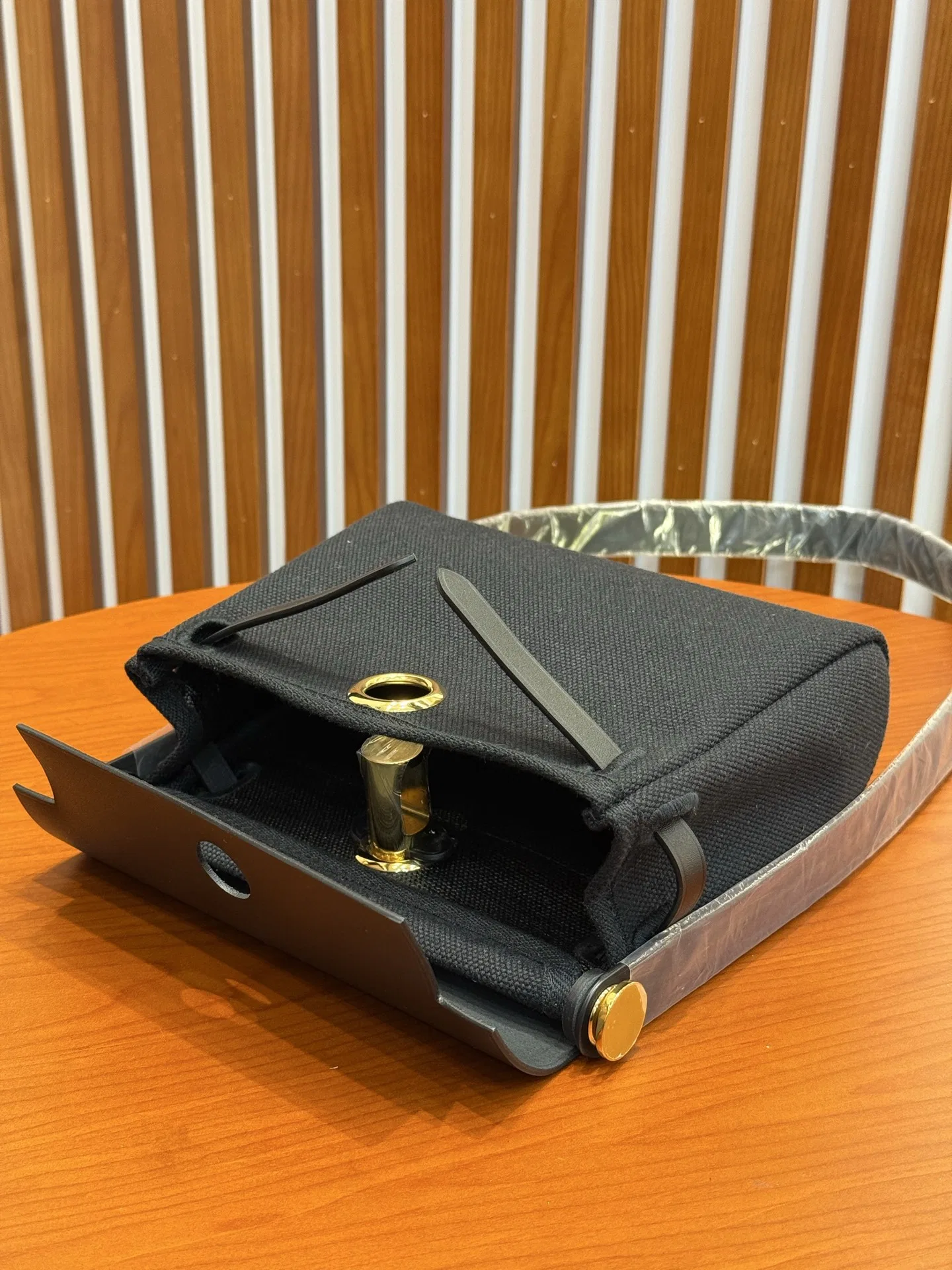 HER 27FW DCFARNA 022 크로스백 35