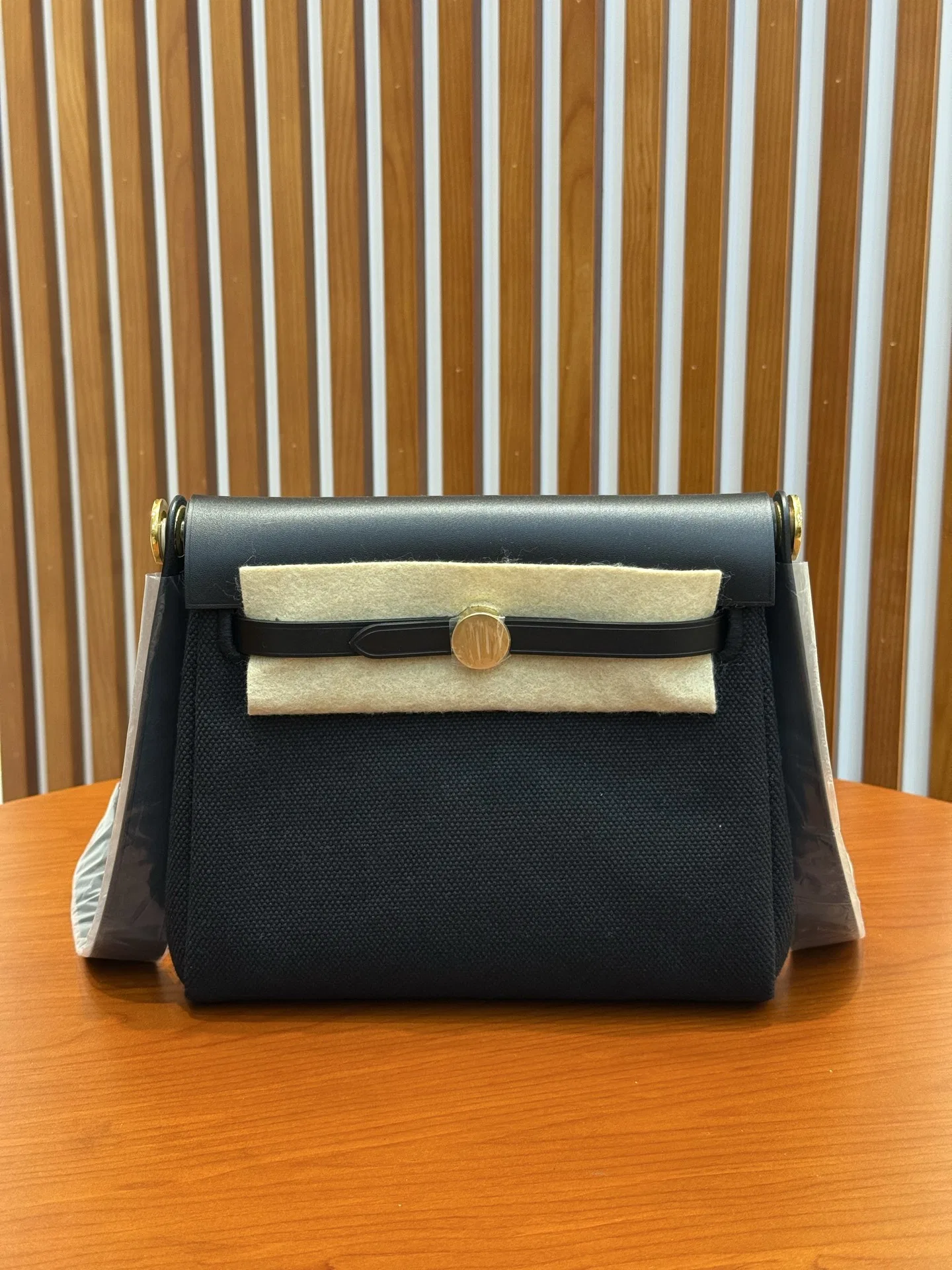 HER 27FW DCFARNA 022 크로스백 40