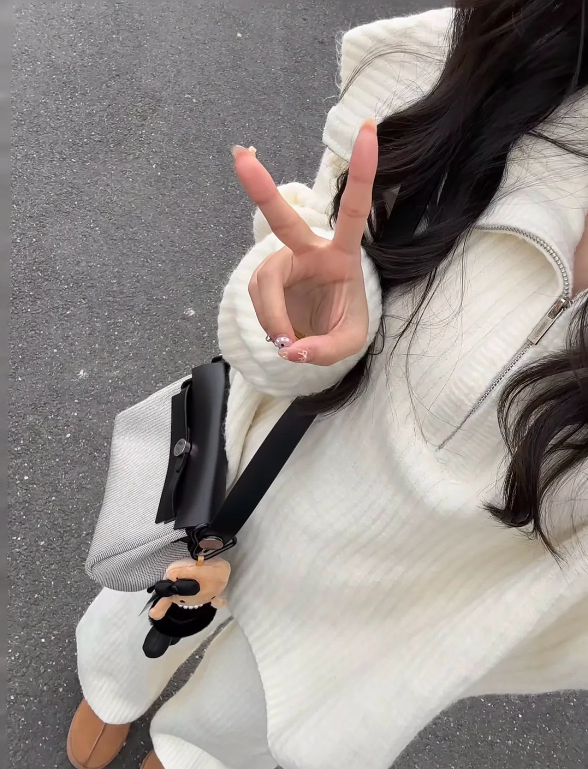 HER 27FW DCFARNA 022 크로스백 56