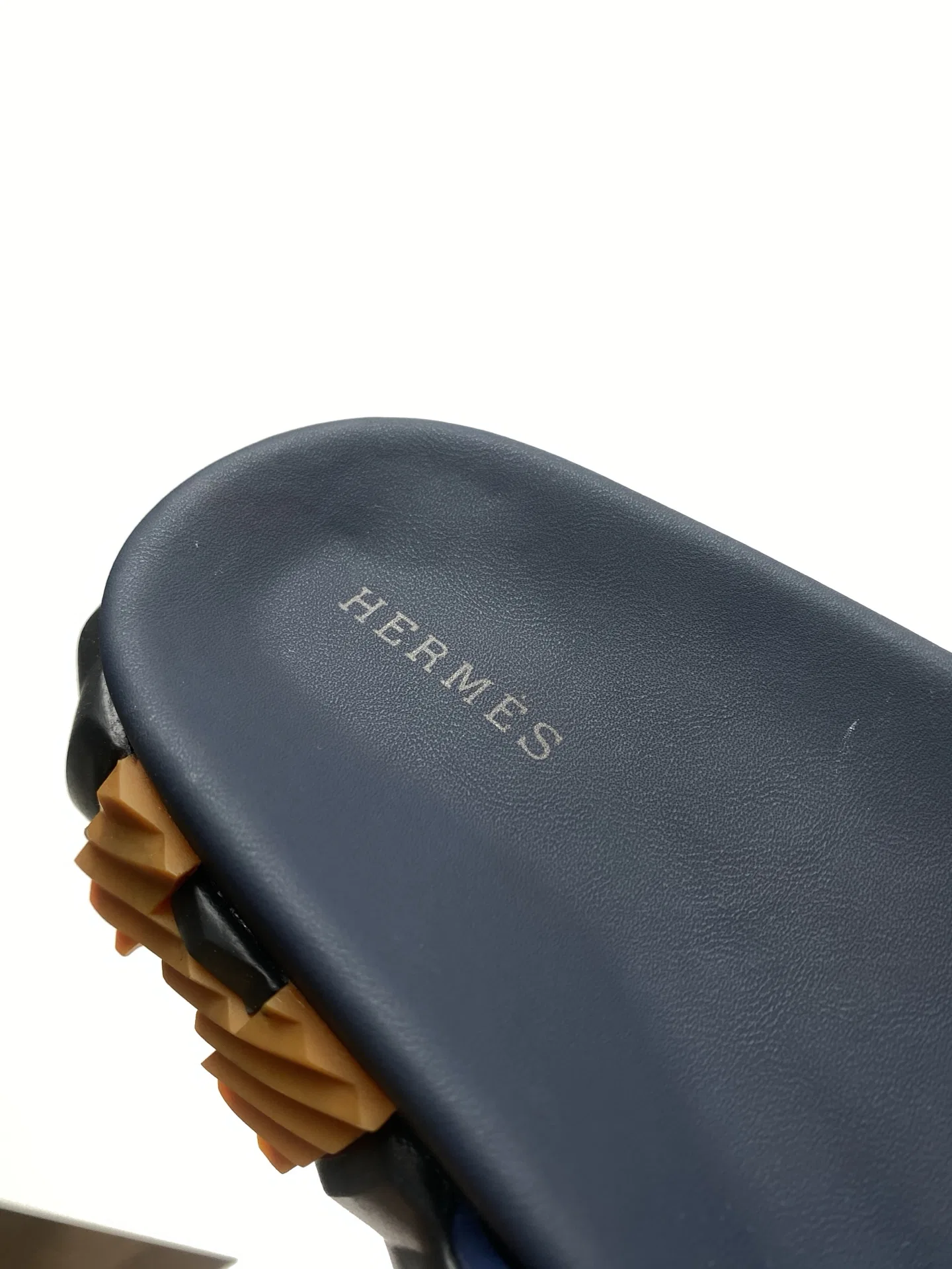 HER 27FW FGOECNM 005 슬리퍼 8