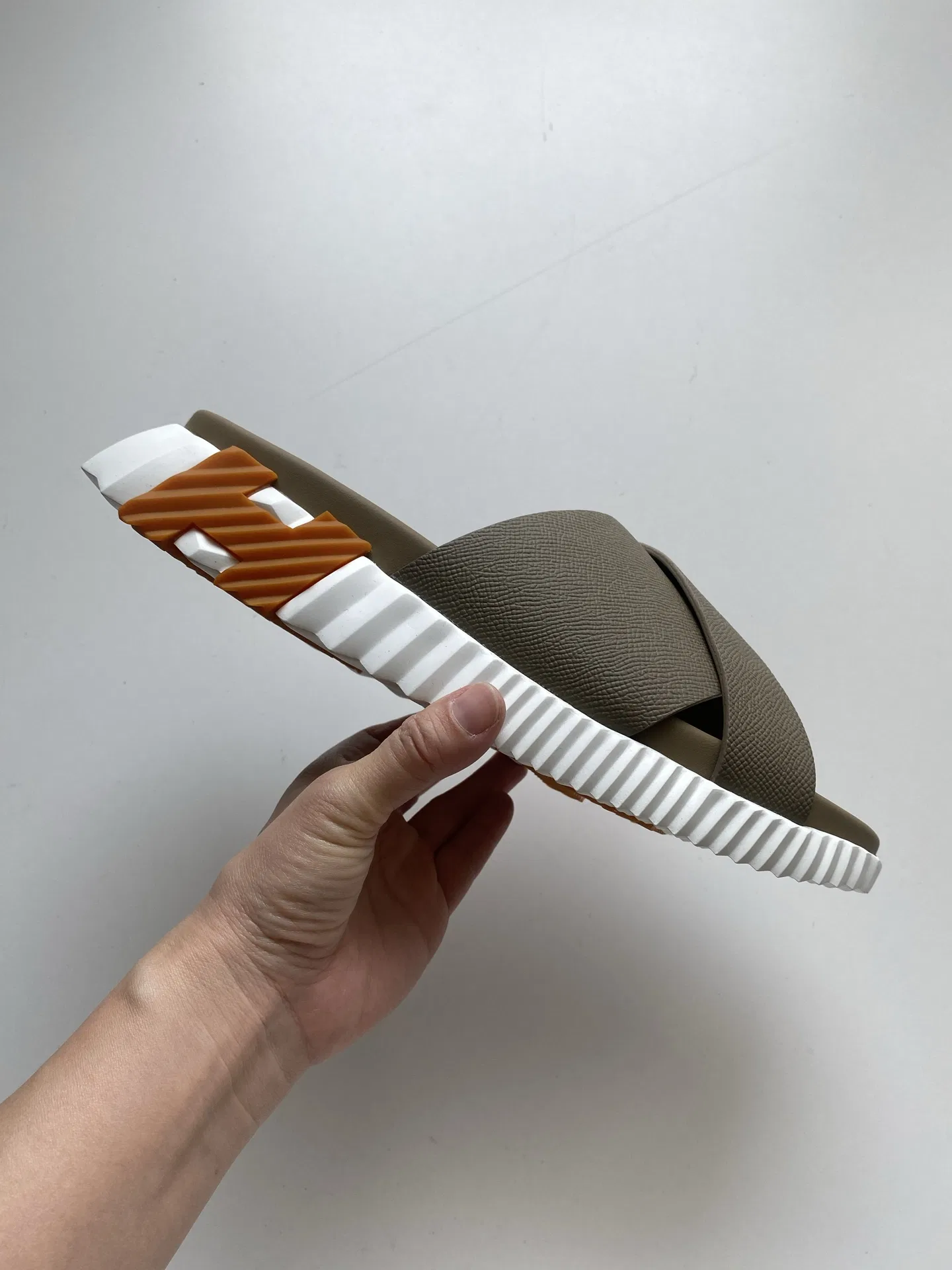 HER 27FW FGOECNM 005 슬리퍼 26