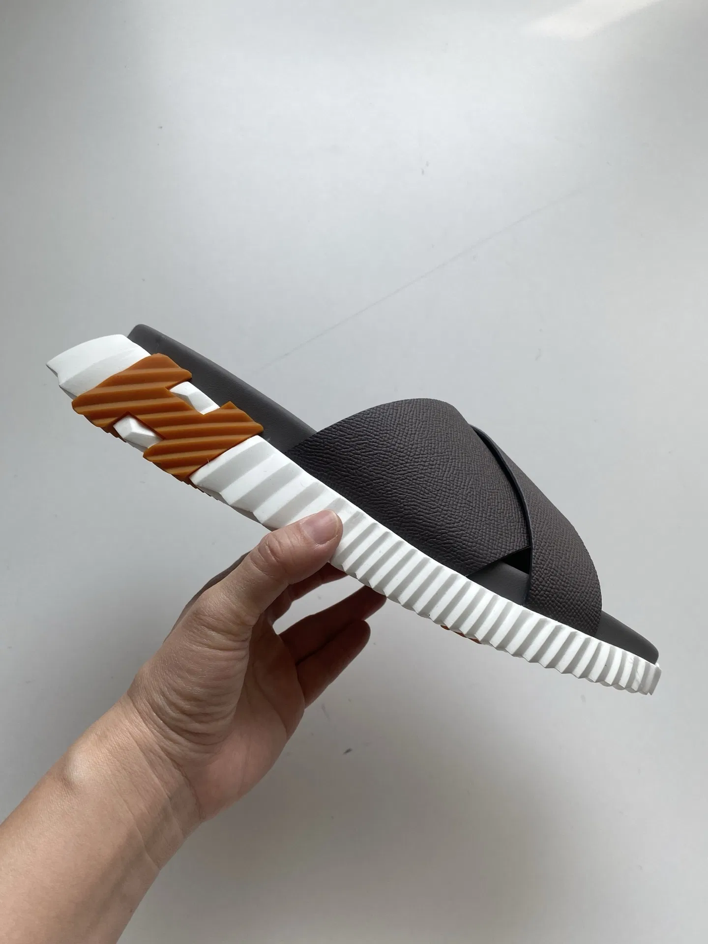 HER 27FW FGOECNM 005 슬리퍼 36