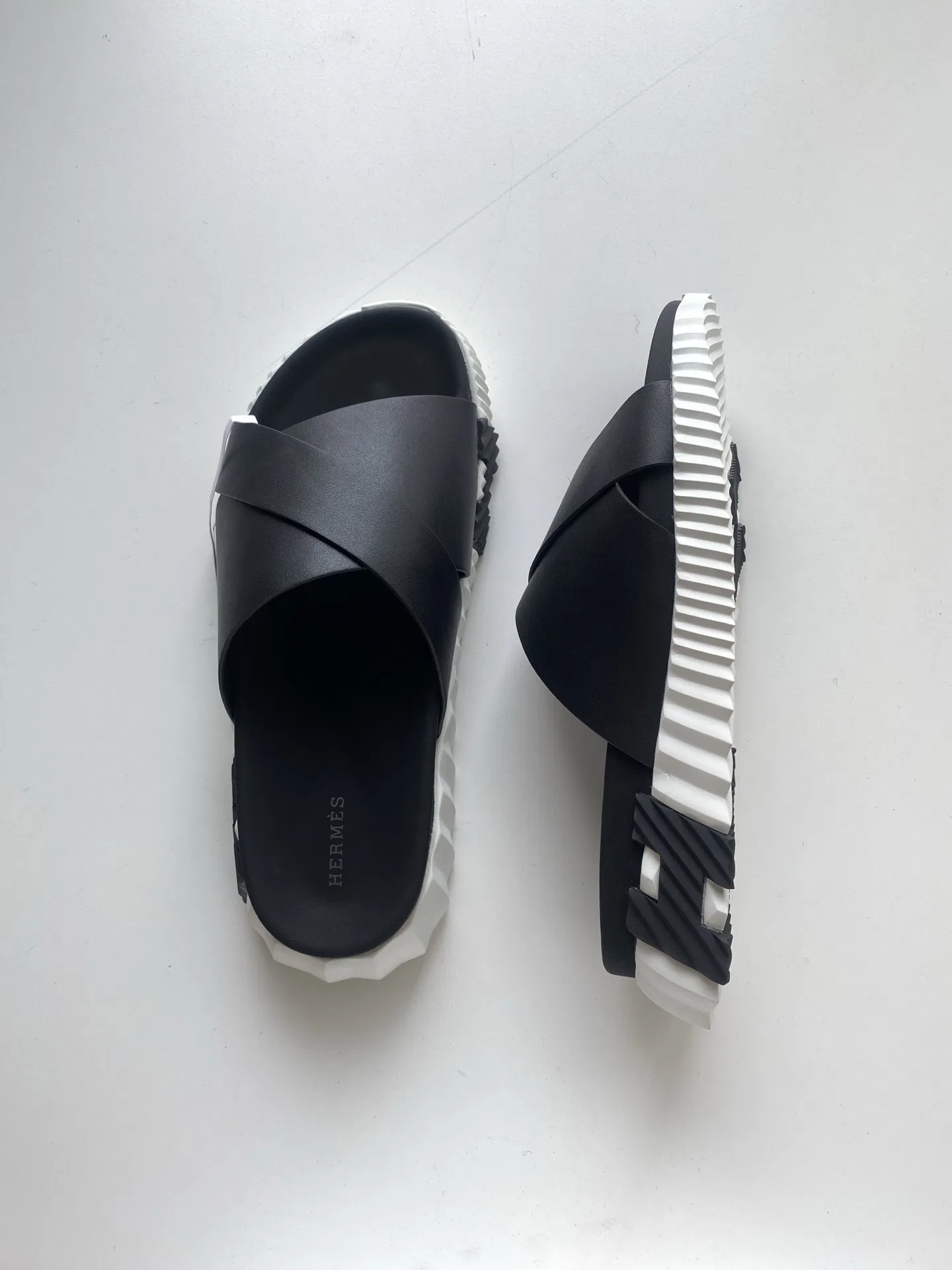 HER 27FW FGOECNM 005 슬리퍼 66