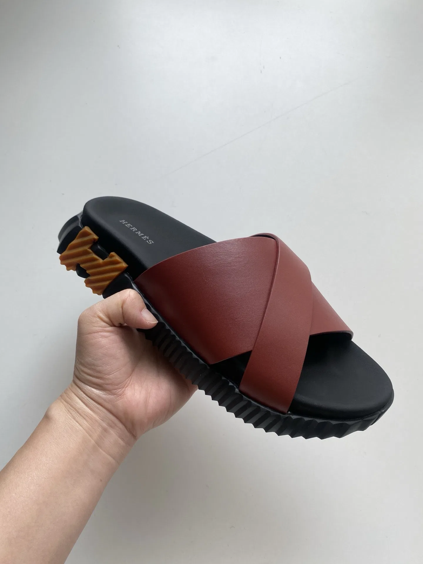 HER 27FW FGOECNM 005 슬리퍼 74