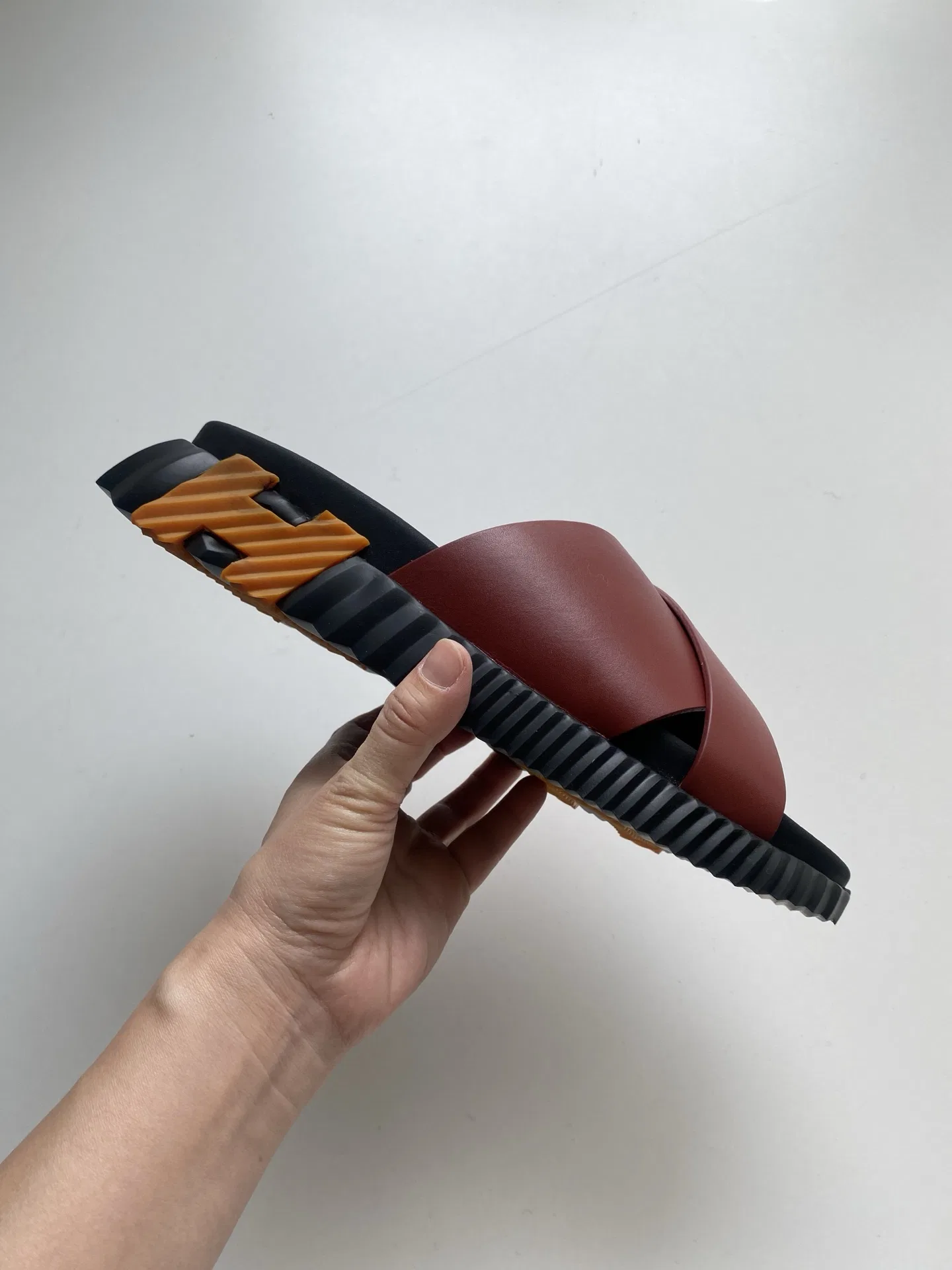 HER 27FW FGOECNM 005 슬리퍼 78