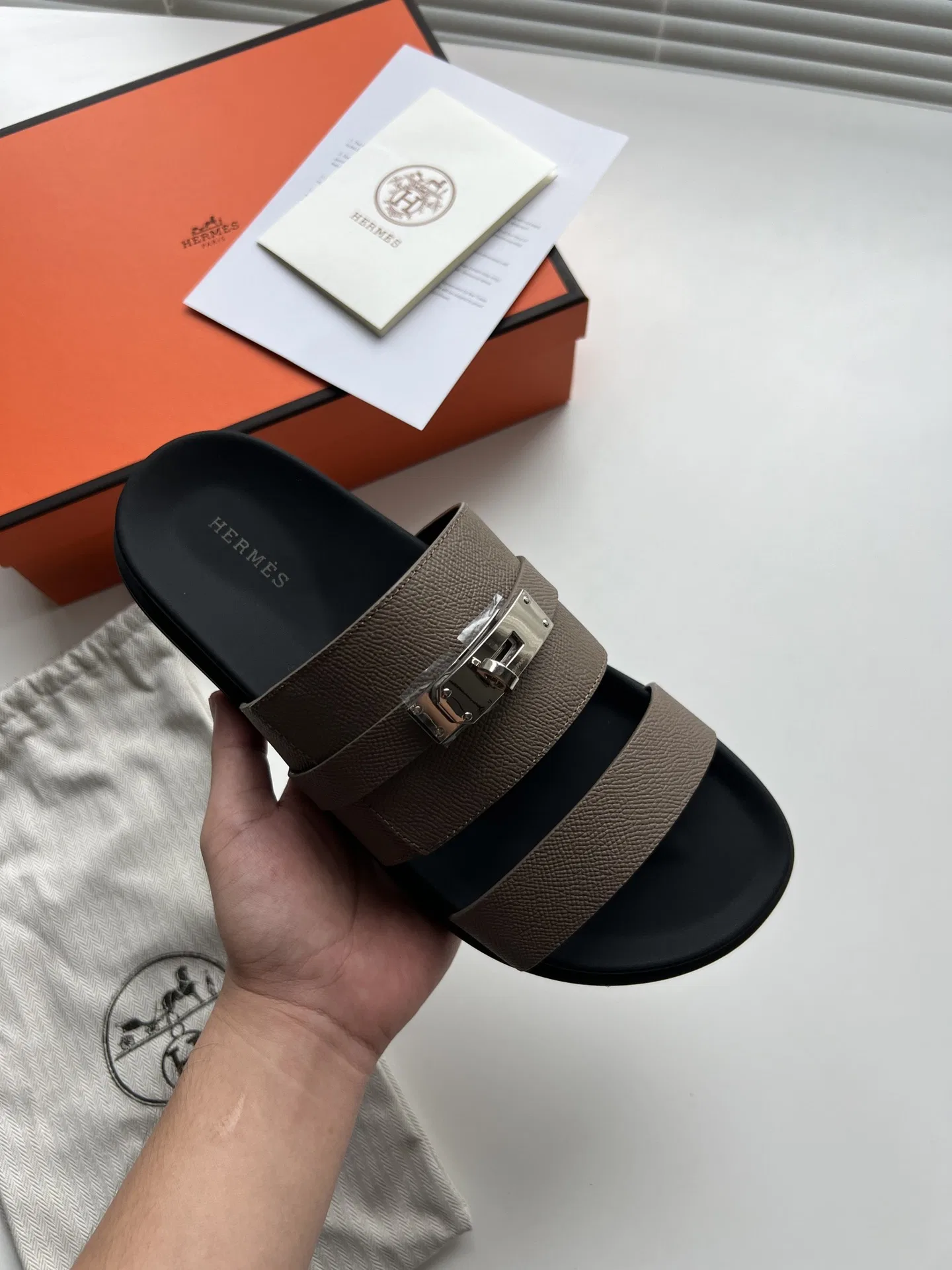 HER 27FW FGOECNM 006 슬리퍼 7