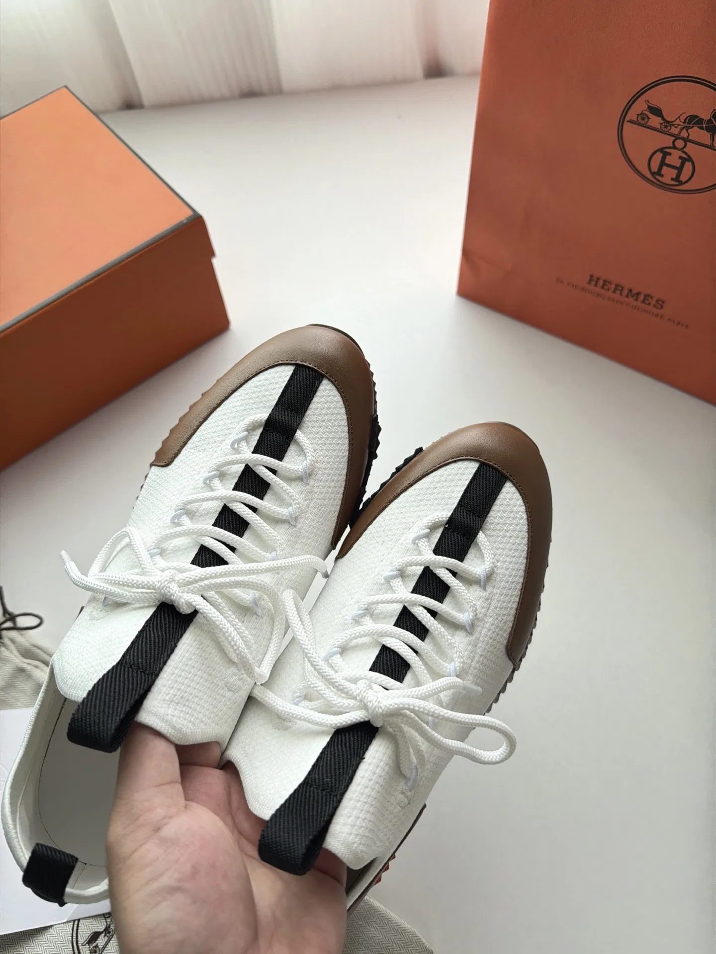 HER 27FW FGOECNM 008 스니커즈 37