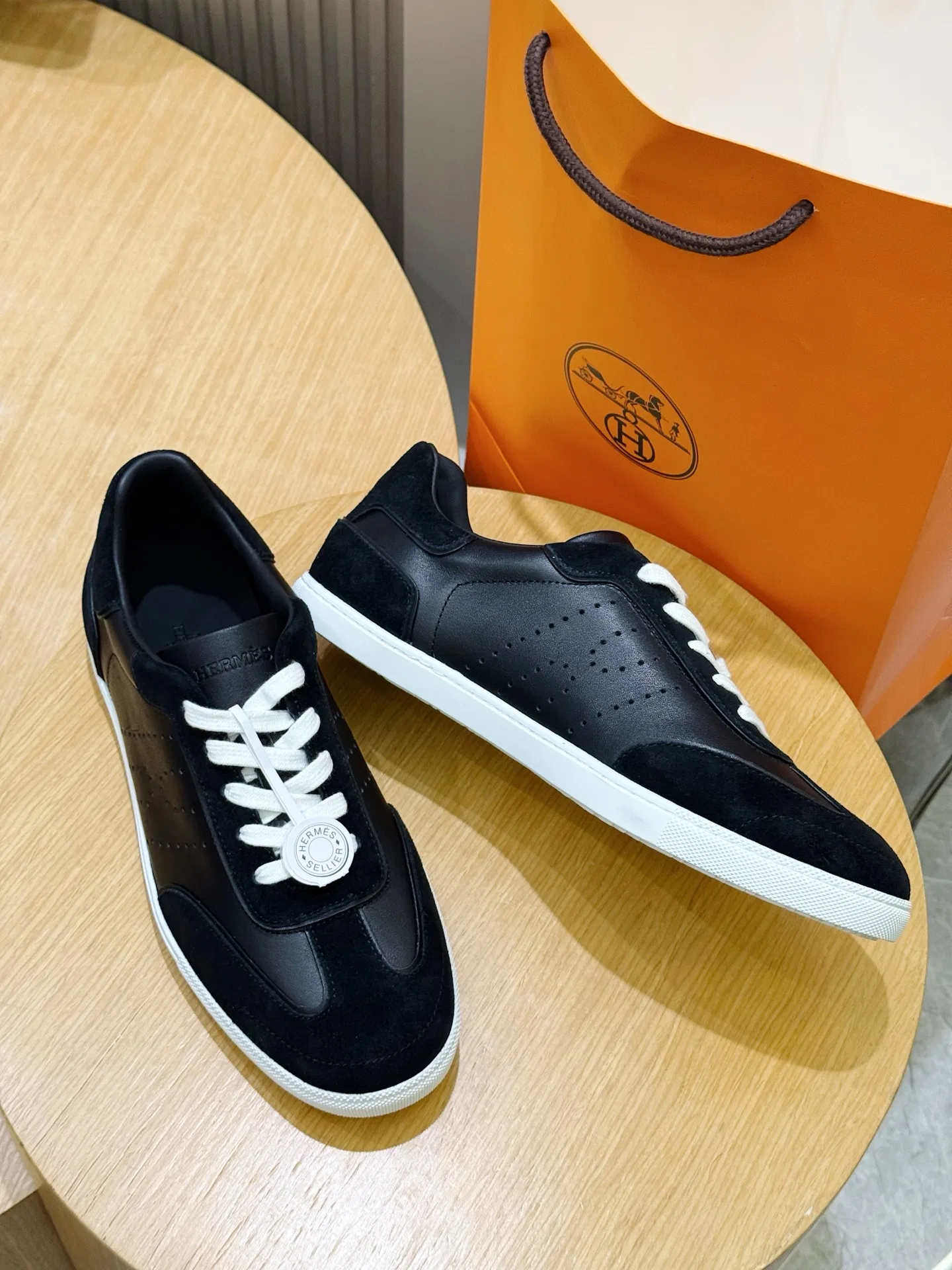 HER 27FW FGOECNM 009 스니커즈 24