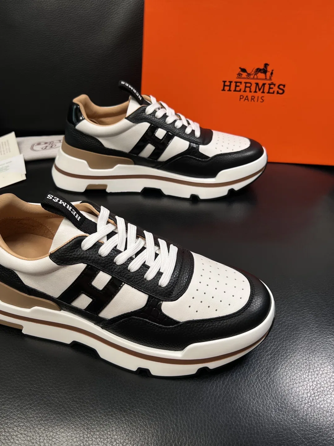 HER 27FW FGOECNM 010 스니커즈 24