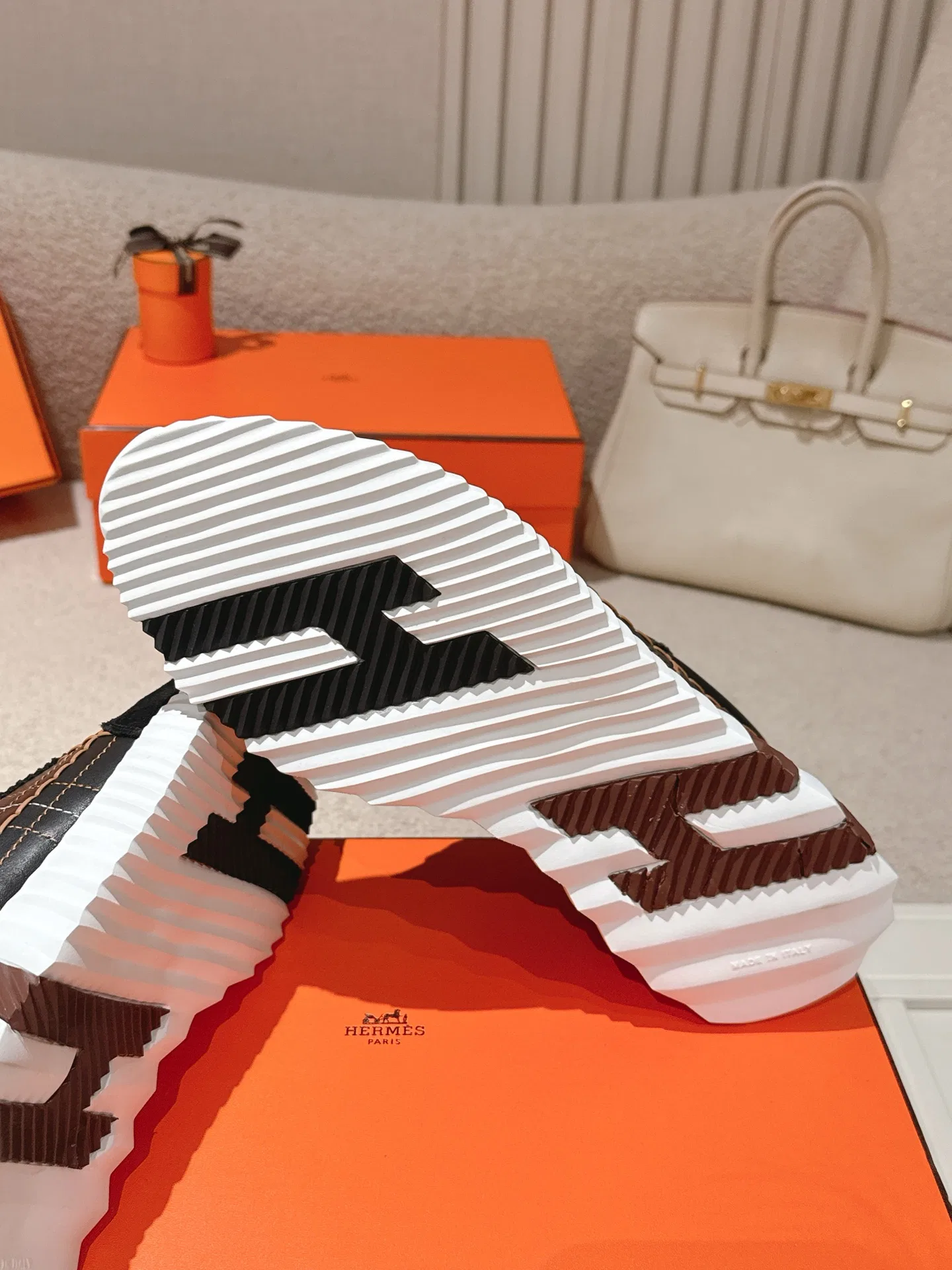 HER 27FW FGOECNM 015 스니커즈 9