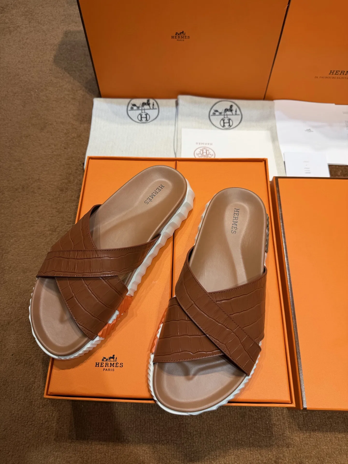 HER 27FW FGOECNM 018 슬리퍼 39
