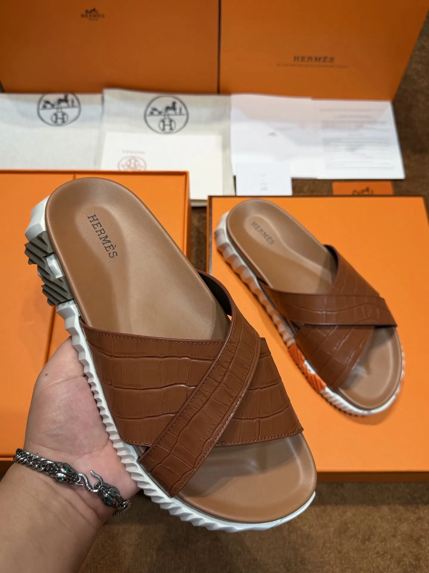 HER 27FW FGOECNM 018 슬리퍼 42