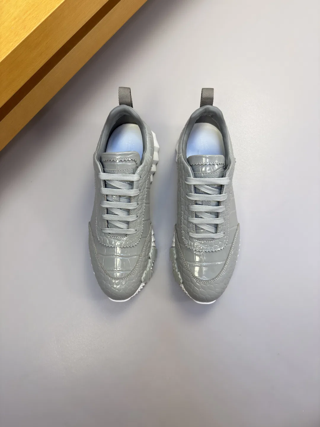 HER 27FW NZAJHNV 001 스니커즈 18