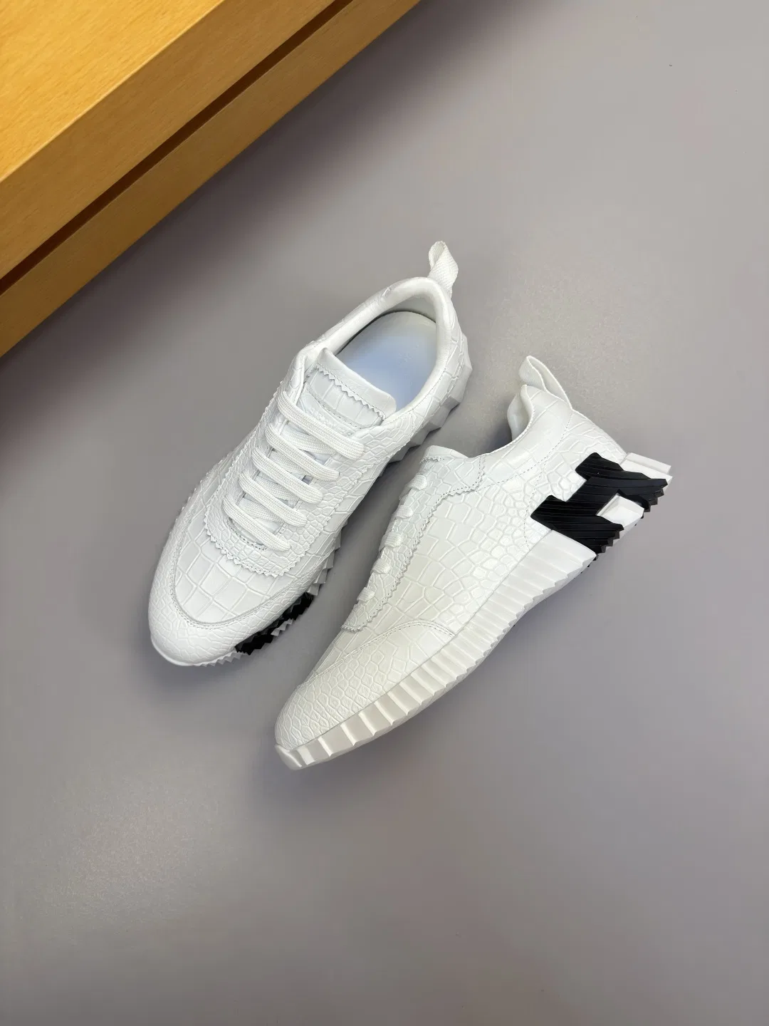 HER 27FW NZAJHNV 001 스니커즈 43