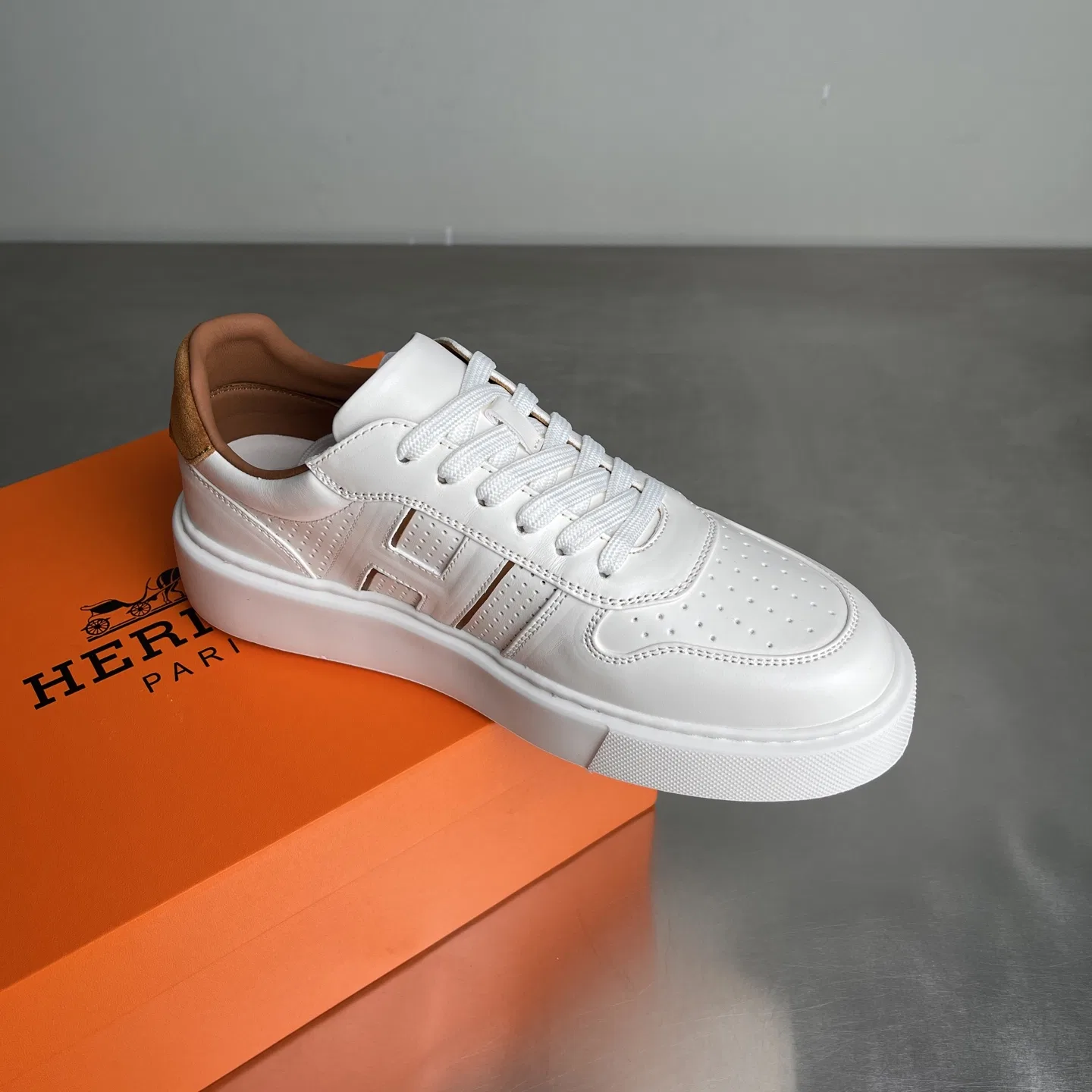 HER 27FW WHZIAAB 009 스니커즈 32