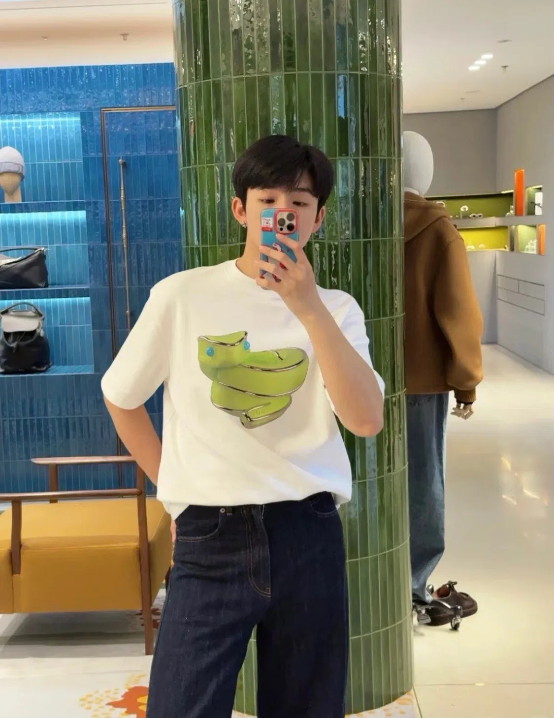 LOE 27FW GKLGTQR 002 반팔티셔츠 15