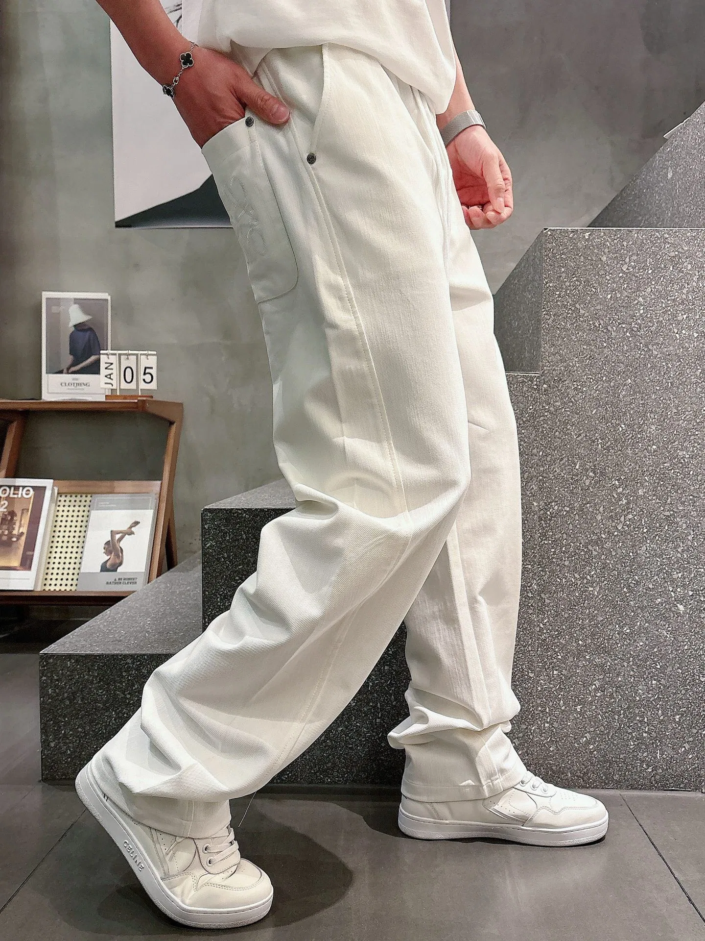 LOE 27FW HKMQHBV 011 스웻팬츠 8