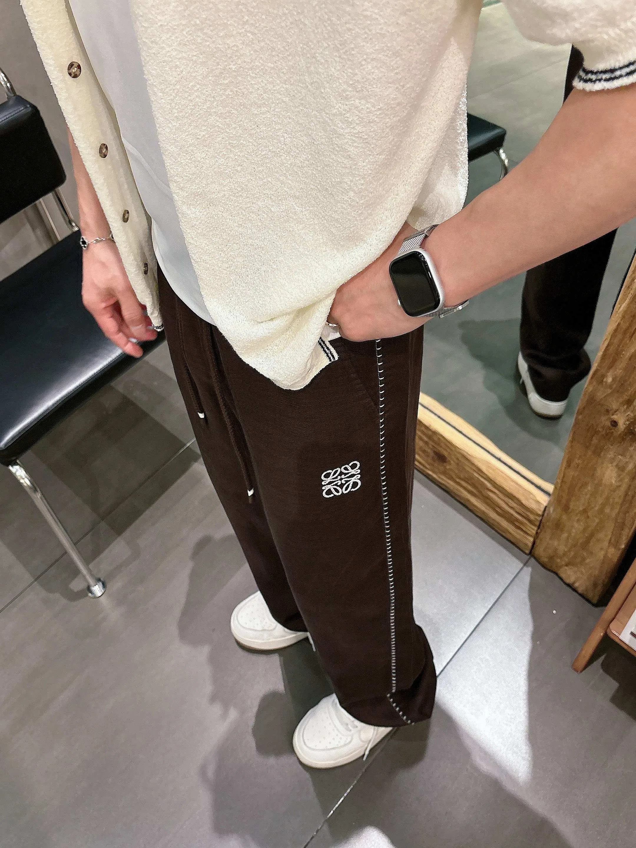LOE 27FW HMUOLTR 016 스웻팬츠 10