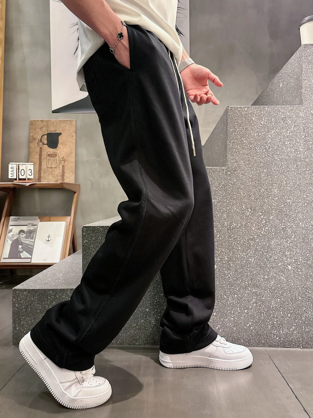 LOE 27FW IOMVBCF 007 스웻팬츠 12