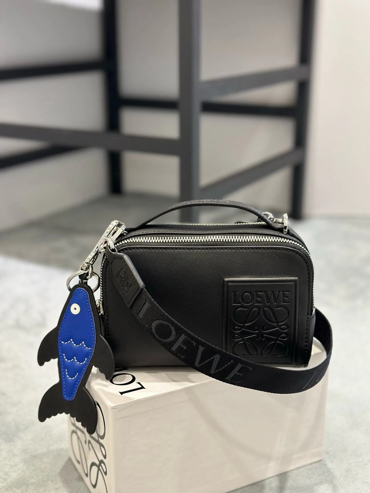 LOE 27FW XFAVAGO 016 크로스백 10